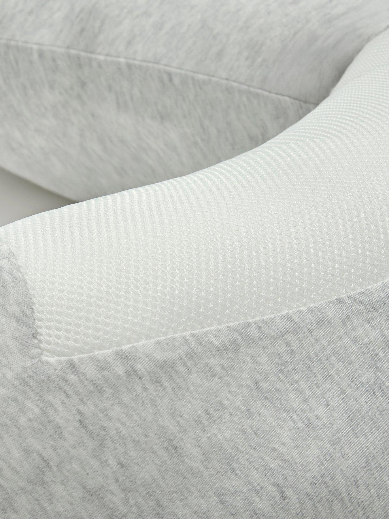 purflo-breathe-pregnancy-pillow-minimal-greyoutfit