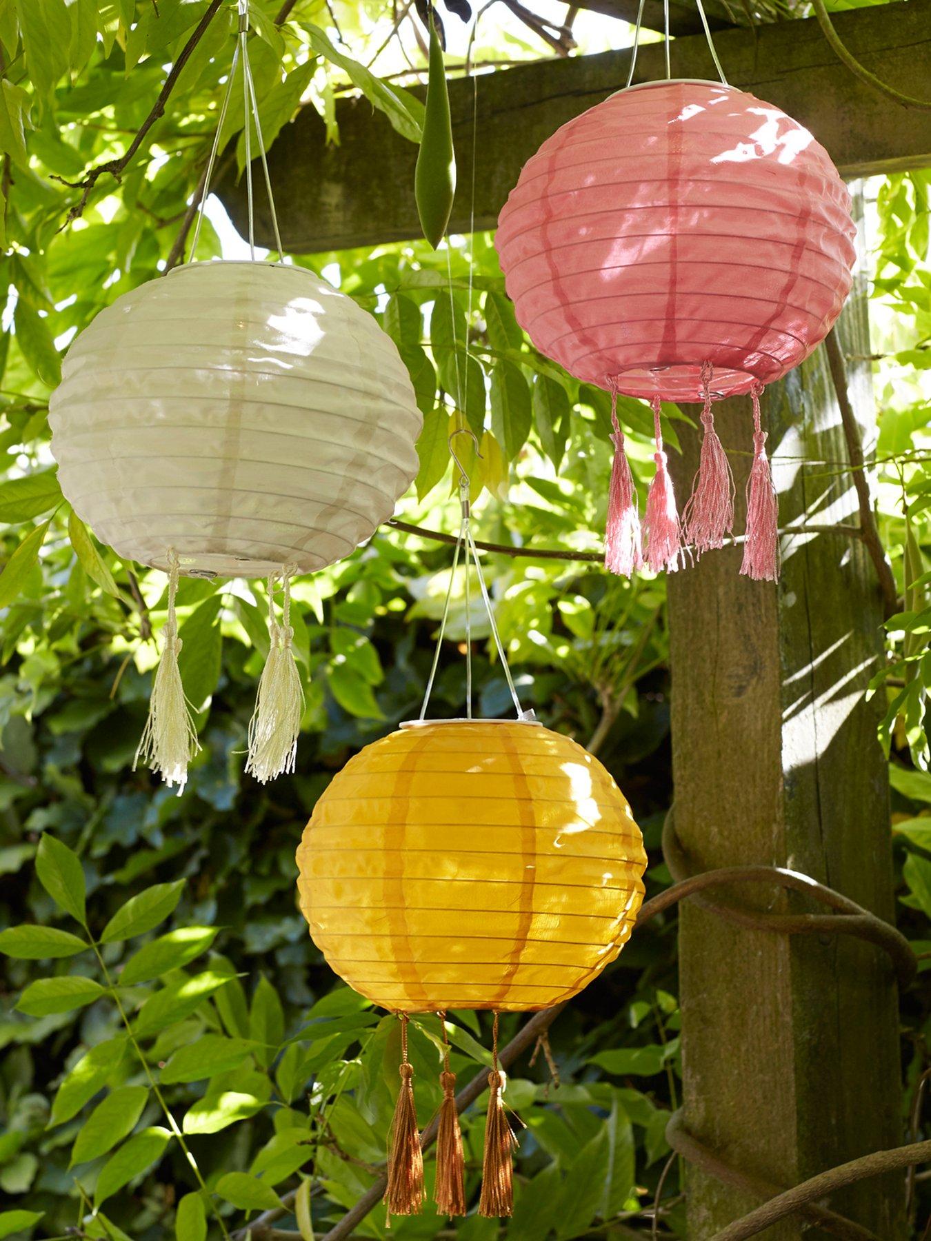 lights4fun-set-of-3-tassel-solar-lanternsfront