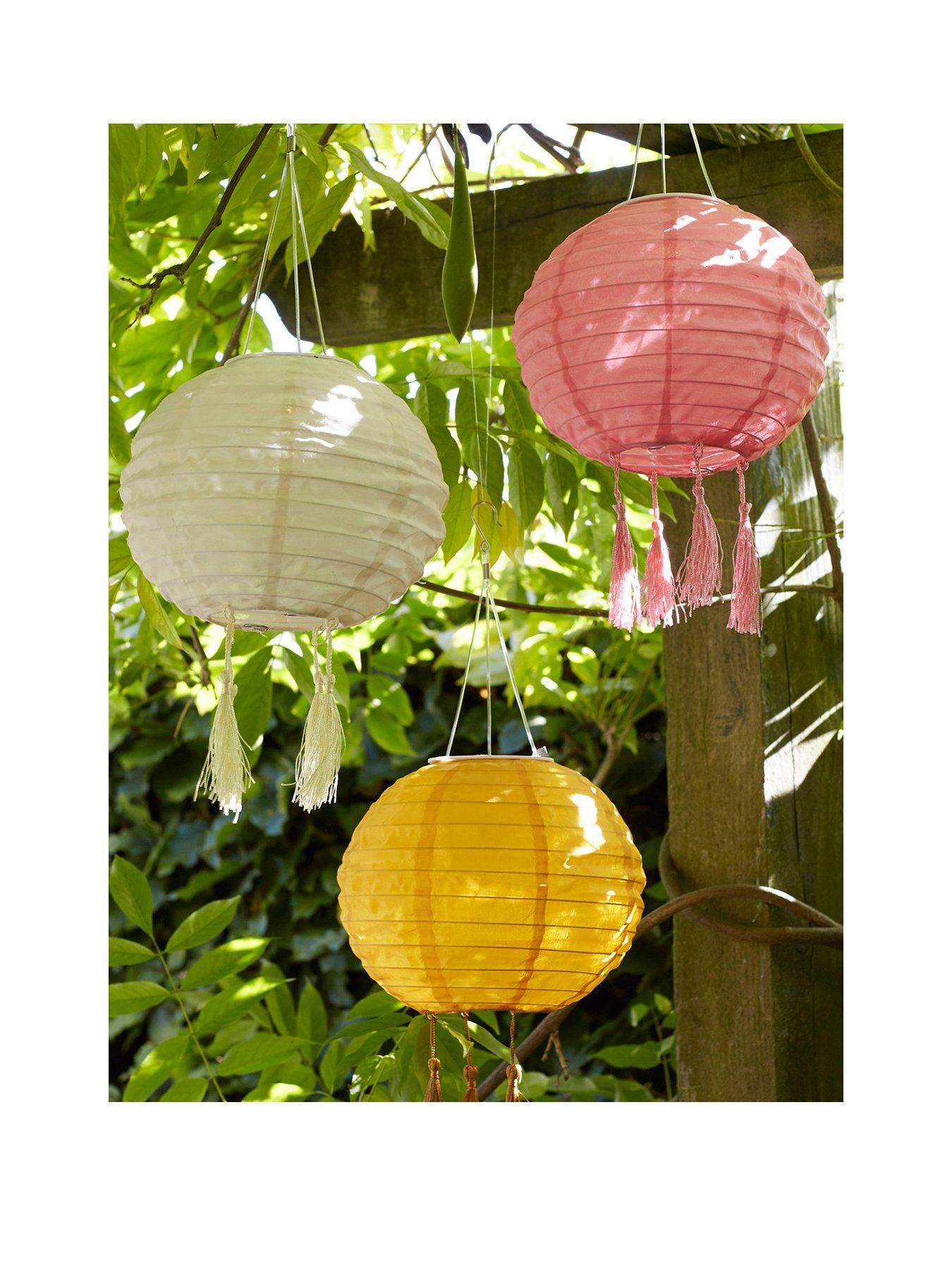 lights4fun-set-of-3-tassel-solar-lanternsstillFront