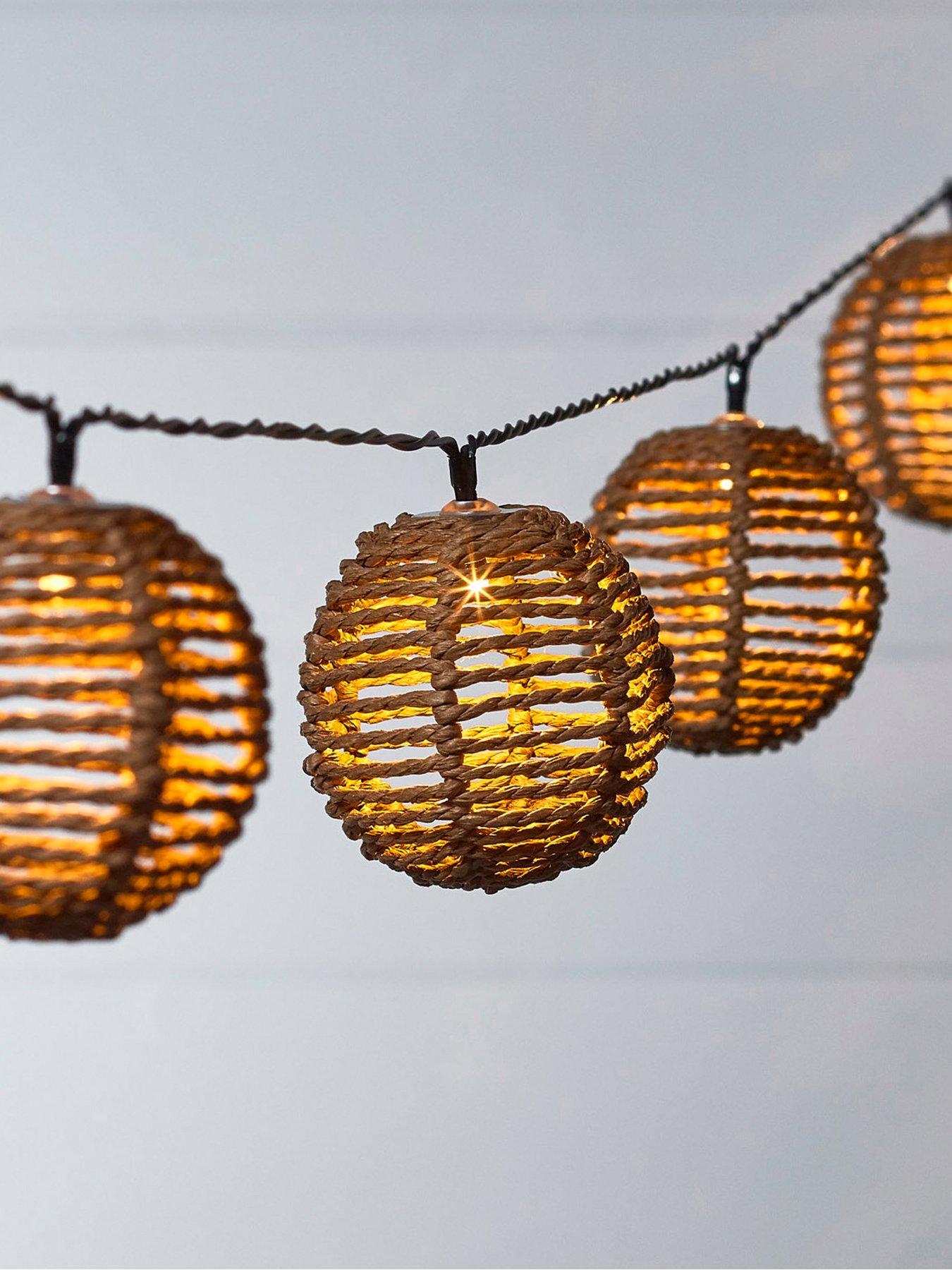 lights4fun-10-rattan-lantern-solar-fairy-lightsfront