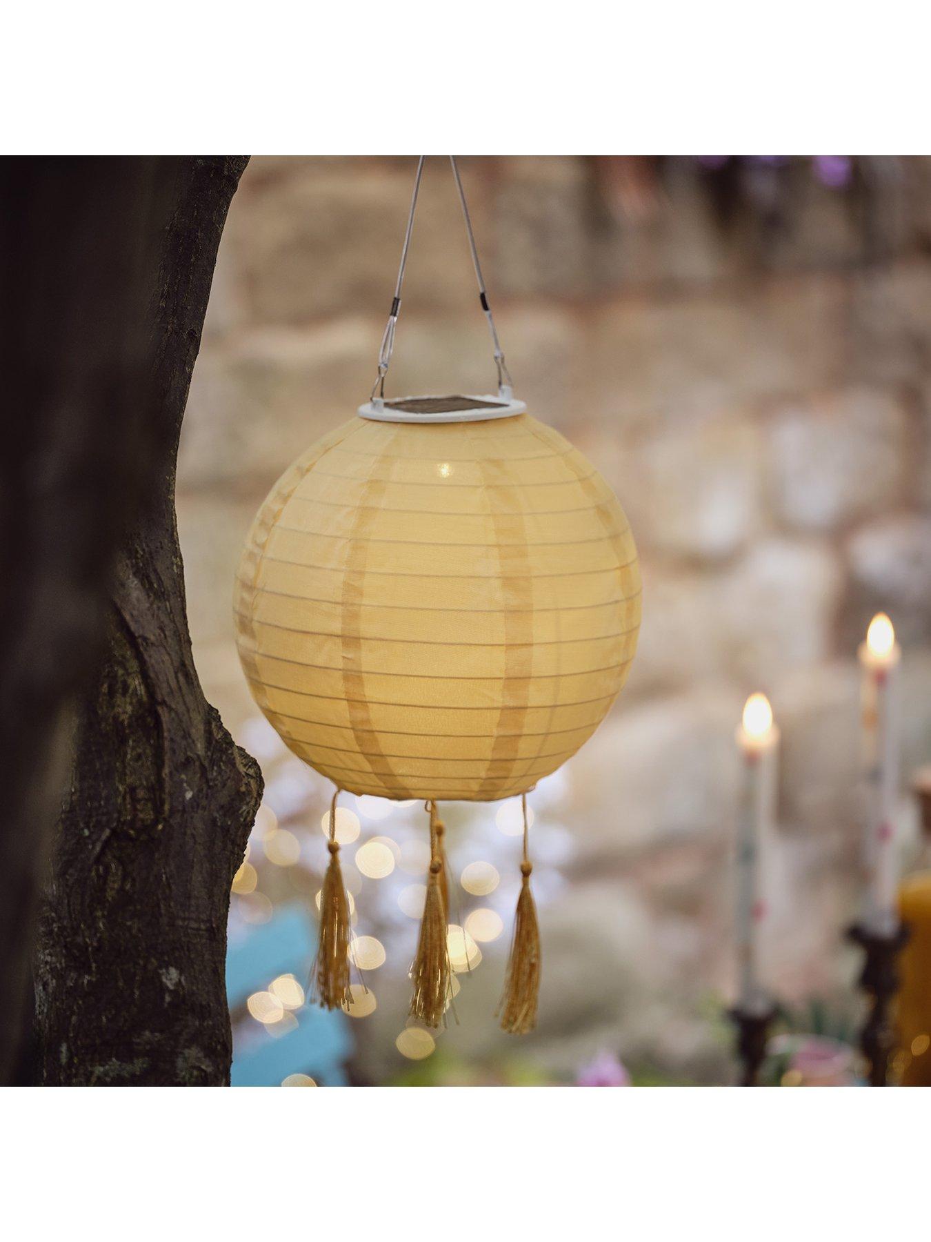 lights4fun-3-pastel-lucena-tassel-hanging-solar-lanternsoutfit