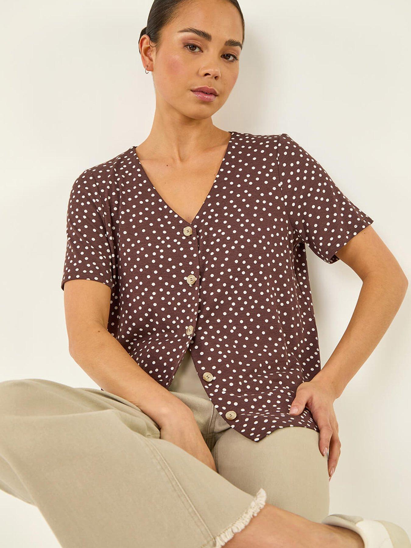 roman-petite-spot-v-neck-blouseoutfit