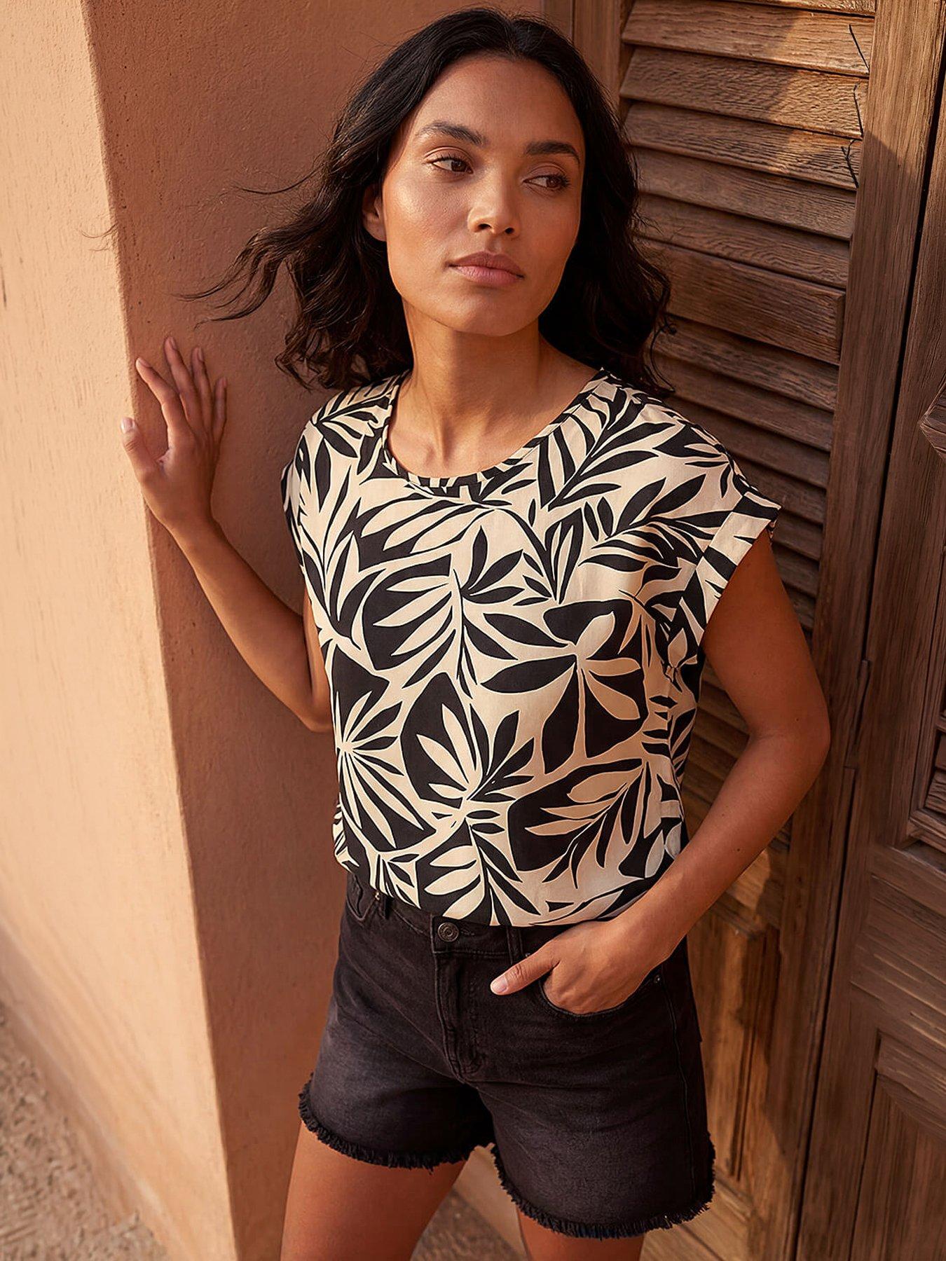 roman-leaf-print-shell-topfront