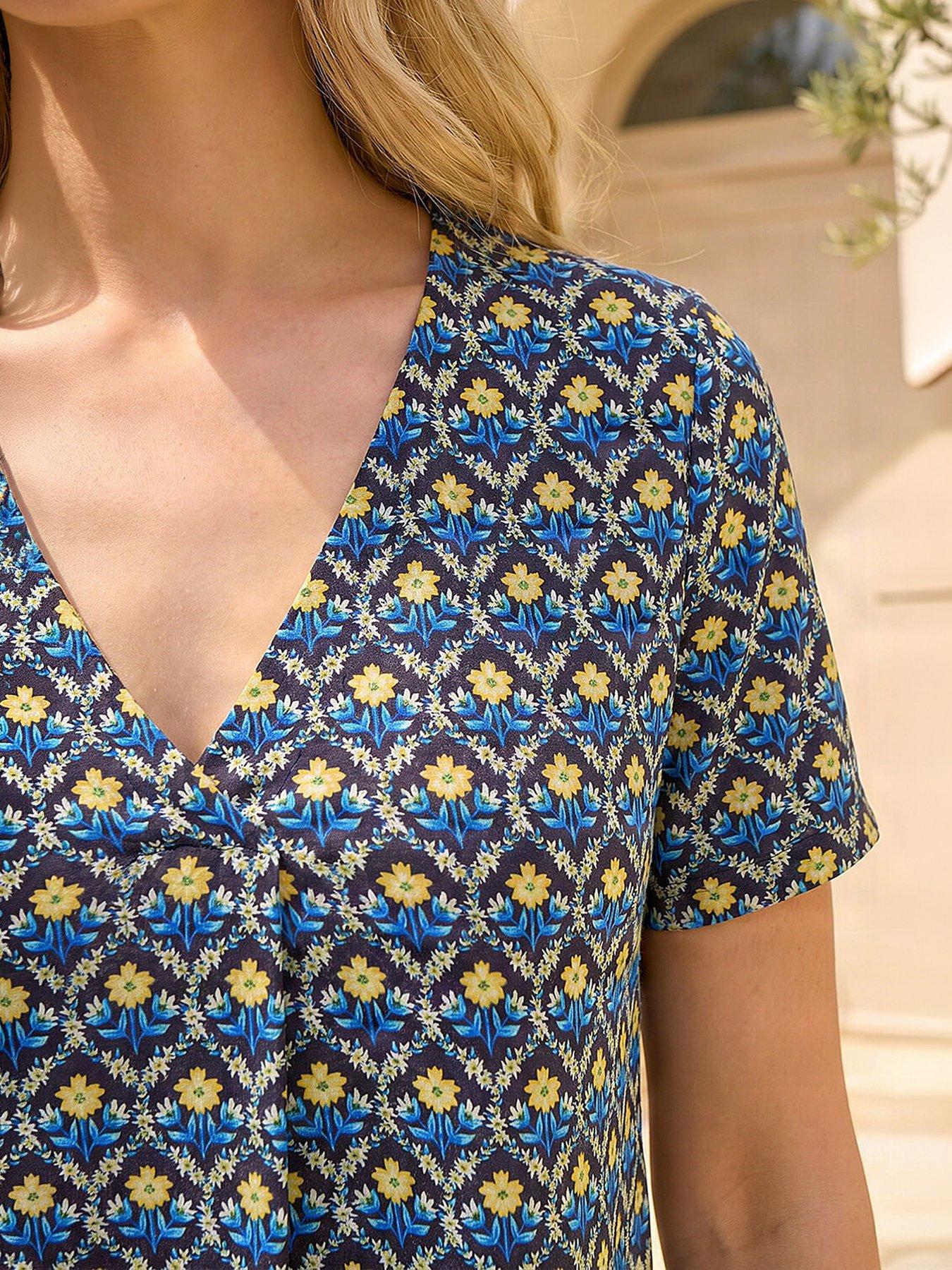 Image 4 of 5 of Roman Petite Abstract V-neck Stretch Top