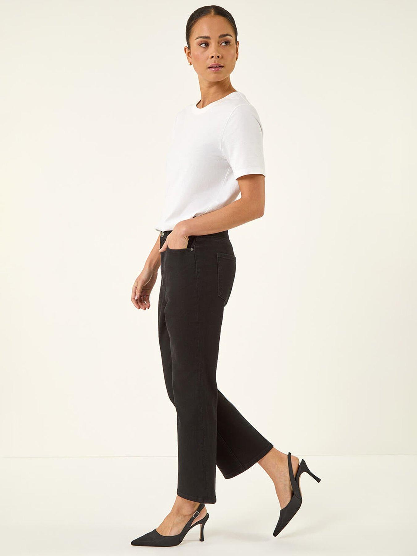 roman-petite-boocut-cropped-jeansoutfit