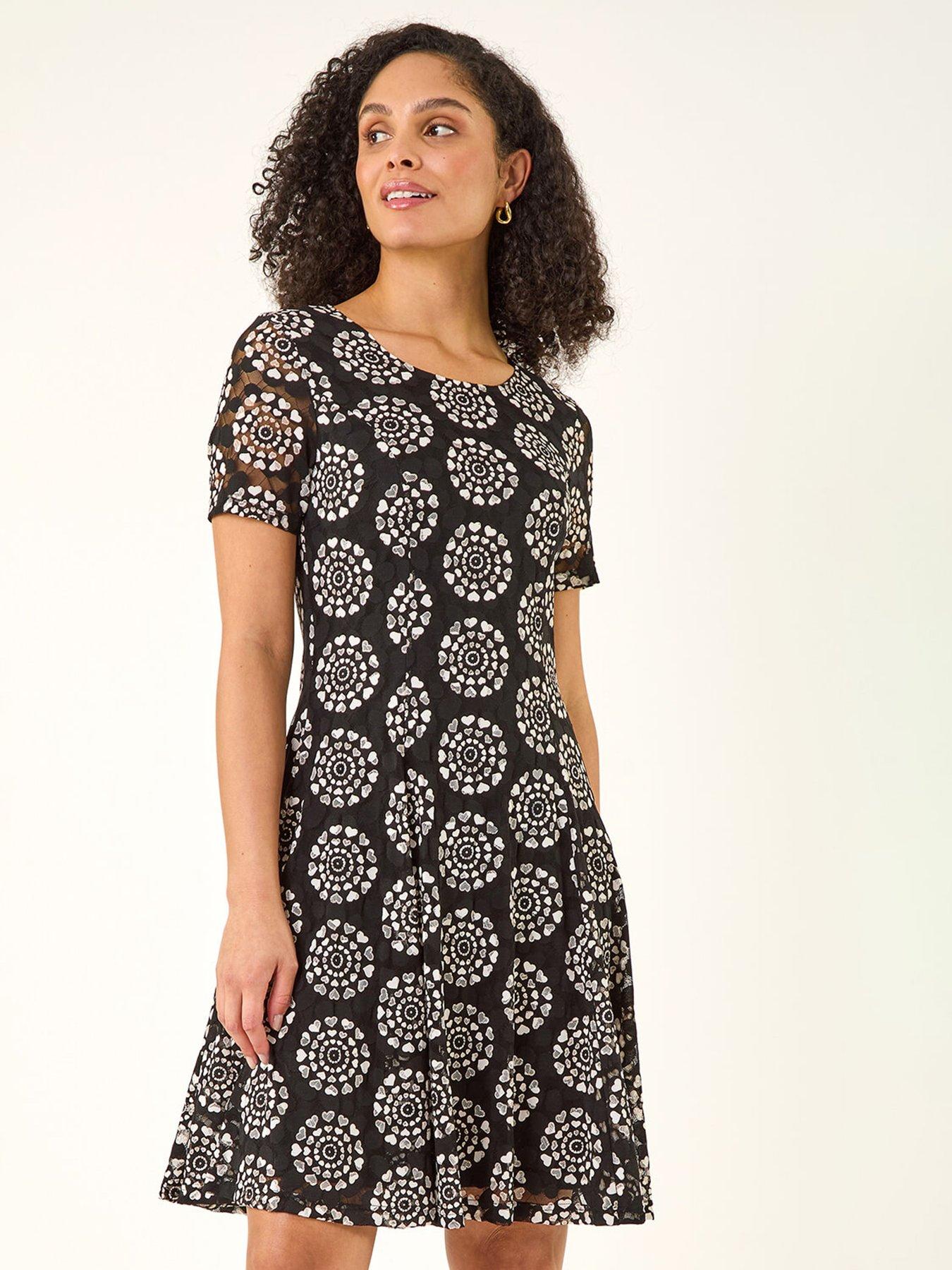 roman-heart-circle-lace-stretch-dressoutfit