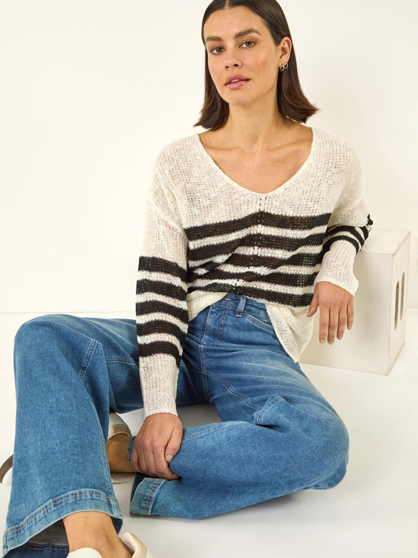 roman-stripe-v-neck-knit-jumperoutfit