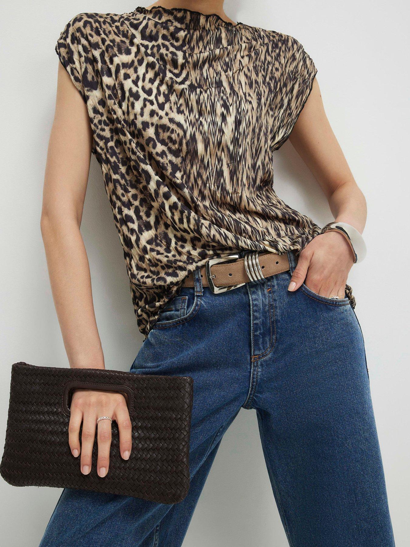 river-island-sl-leopard-crinkle-plisse-top-beigeoutfit