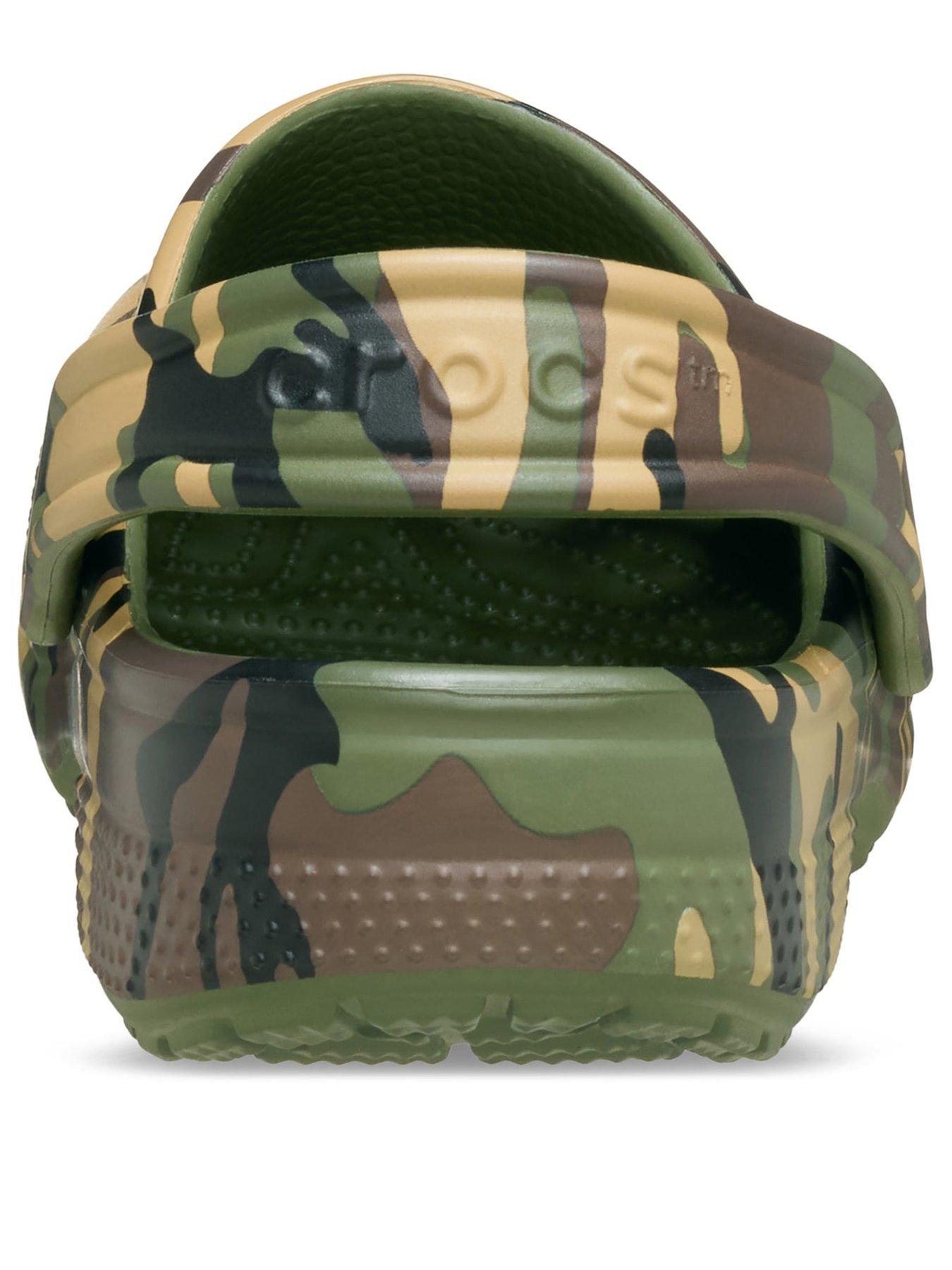crocs-kids-classic-camouflage-clog-army-greenback