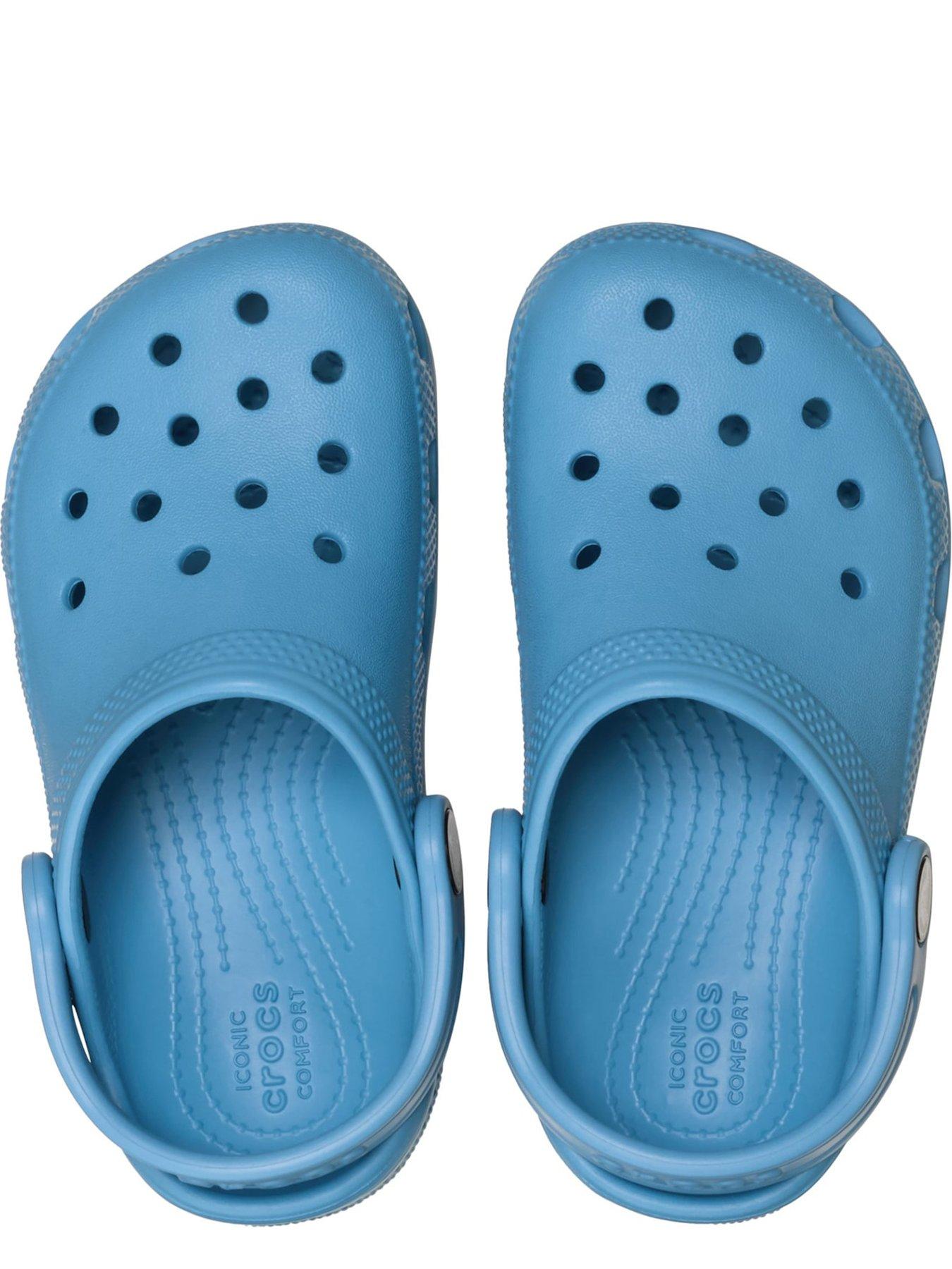 crocs-classic-clog-toddler-blueoutfit