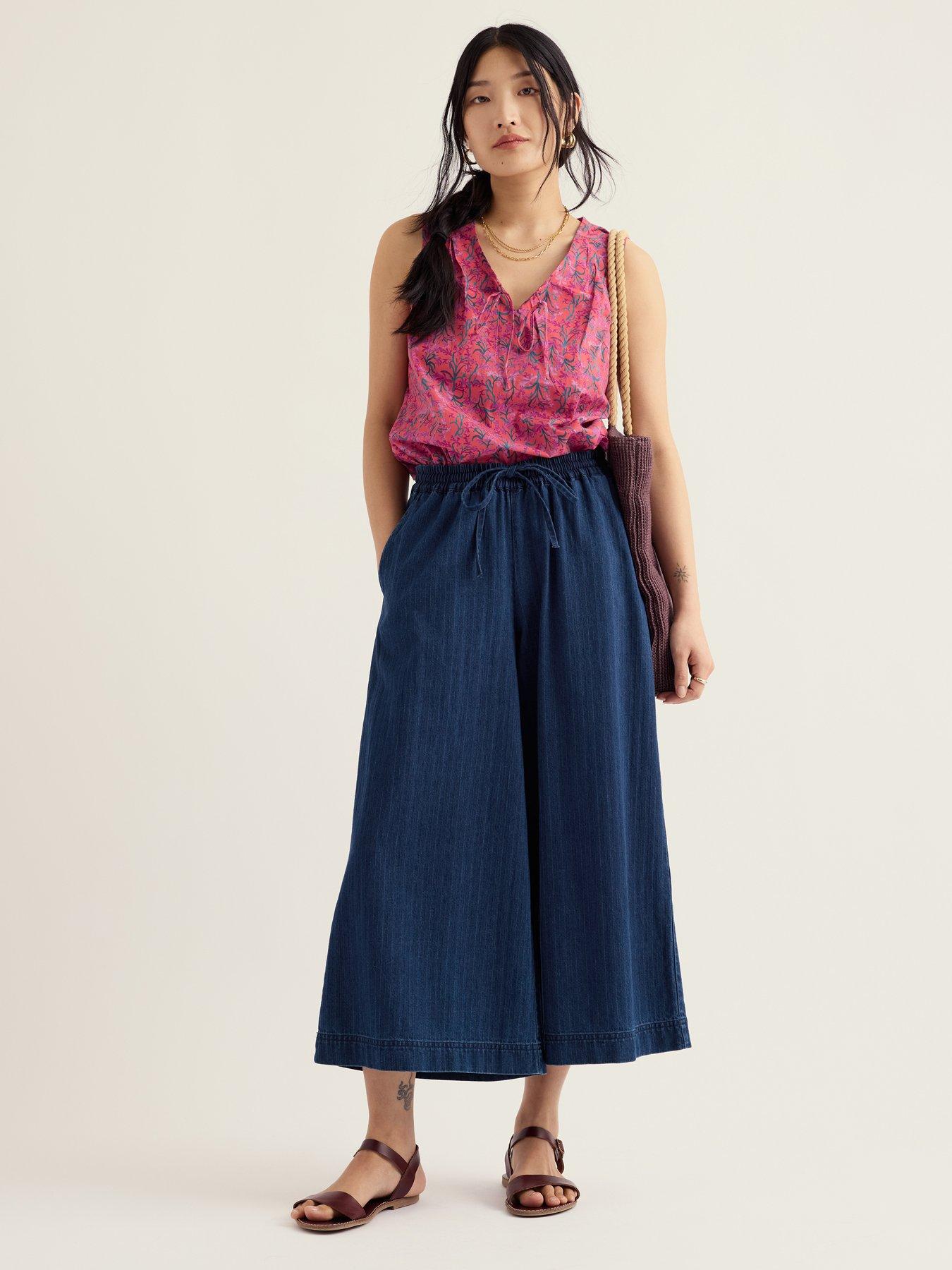 Image 3 of 5 of Seasalt Cornwall V Neck Sleevless Top - Summer Fronds Crab Claw