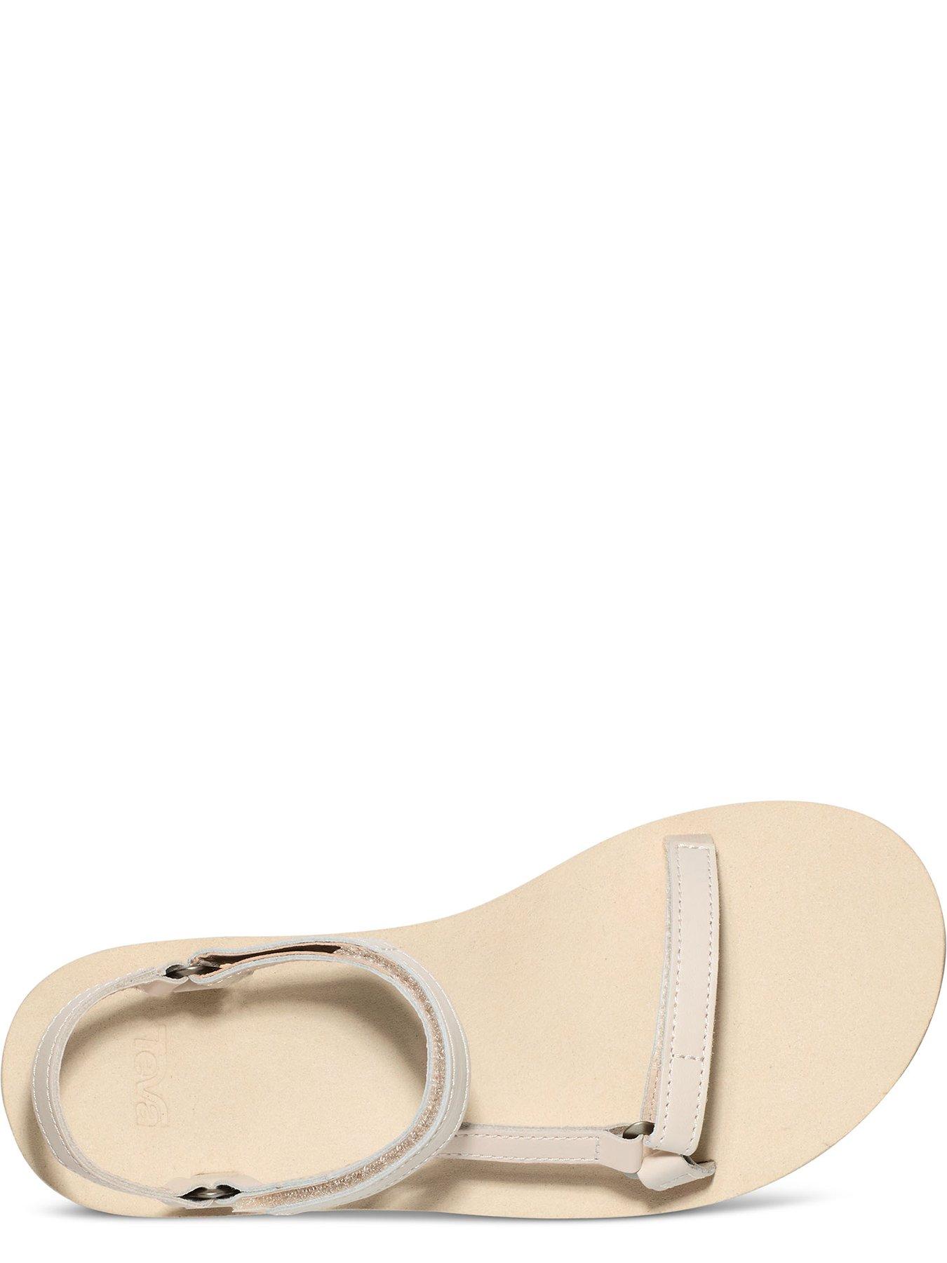 teva-original-universal-slim-lea-whiteoutfit