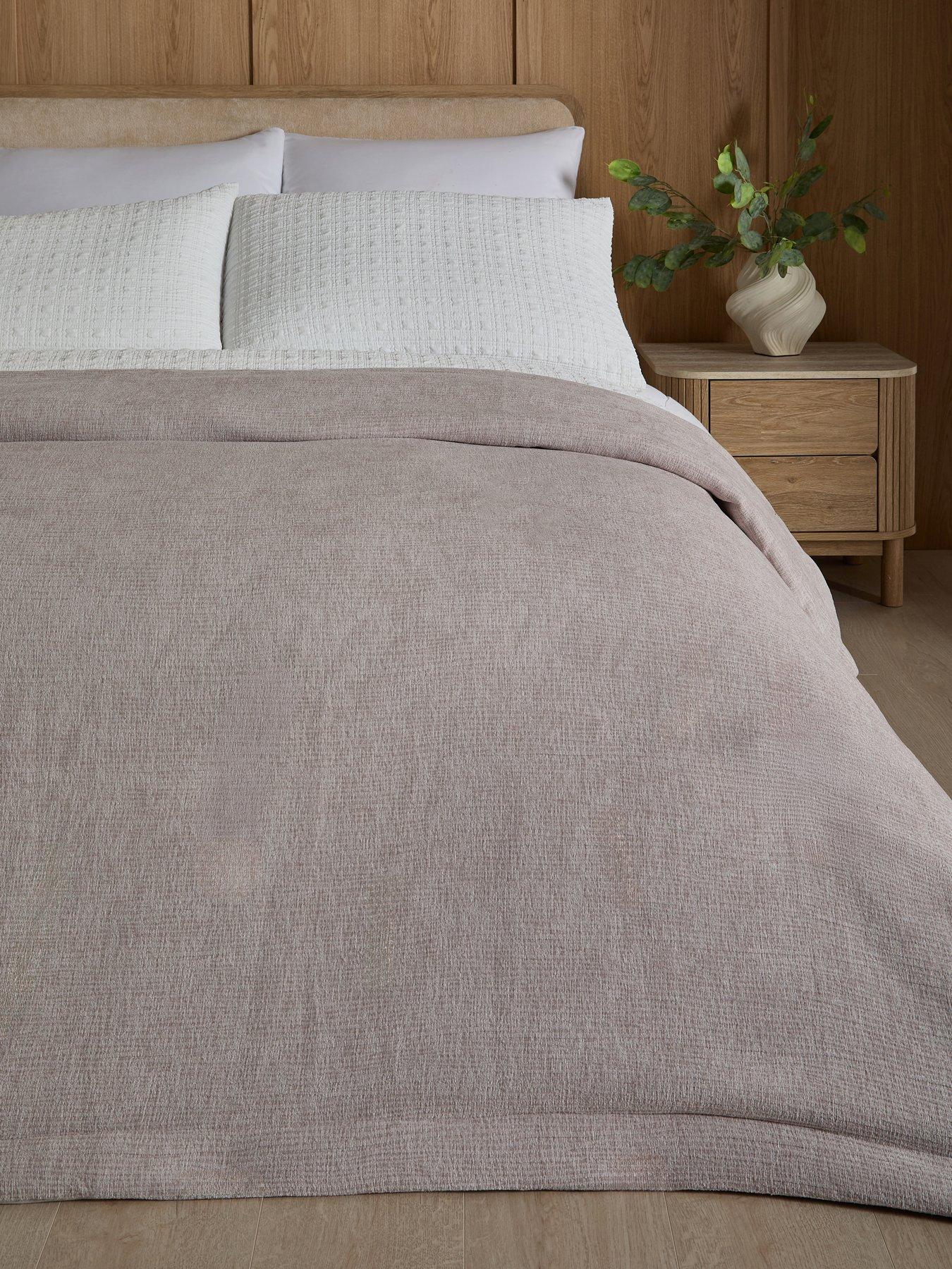The Very Collection Velvet Wave Quilted Bedspread 220X200cm