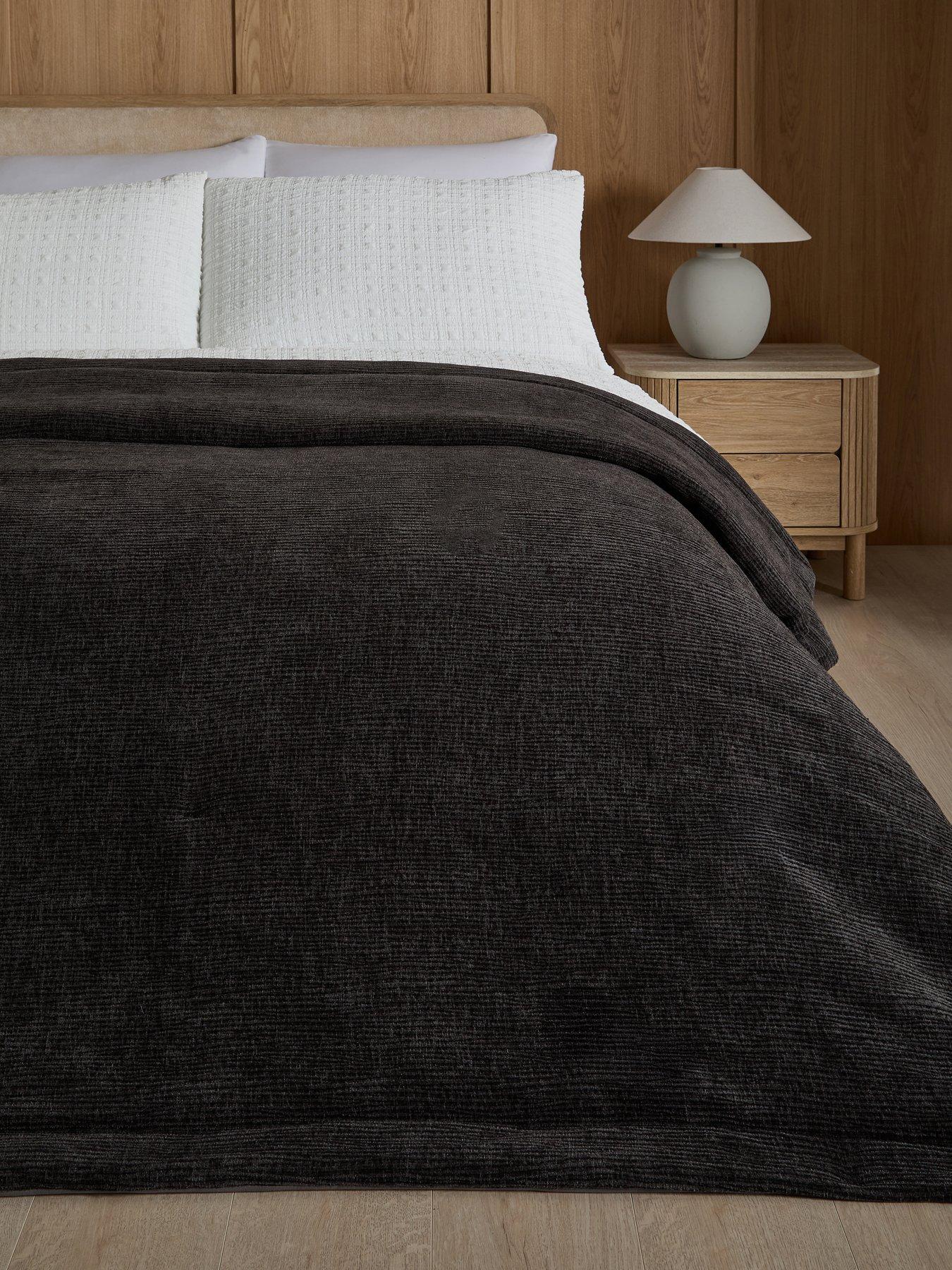 The Very Collection Velvet Wave Quilted Bedspread 220X200cm