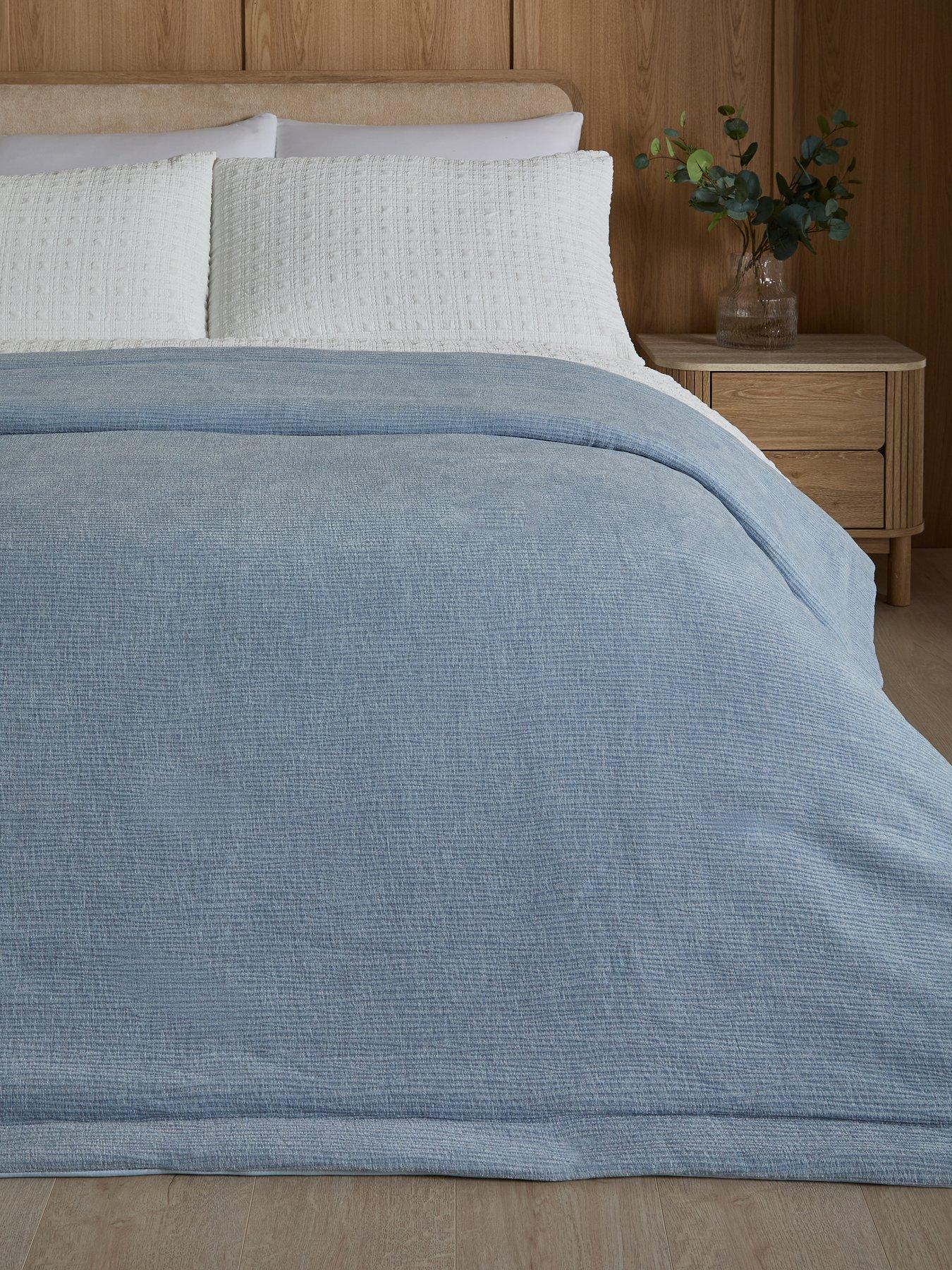 The Very Collection Velvet Wave Quilted Bedspread 220X200cm