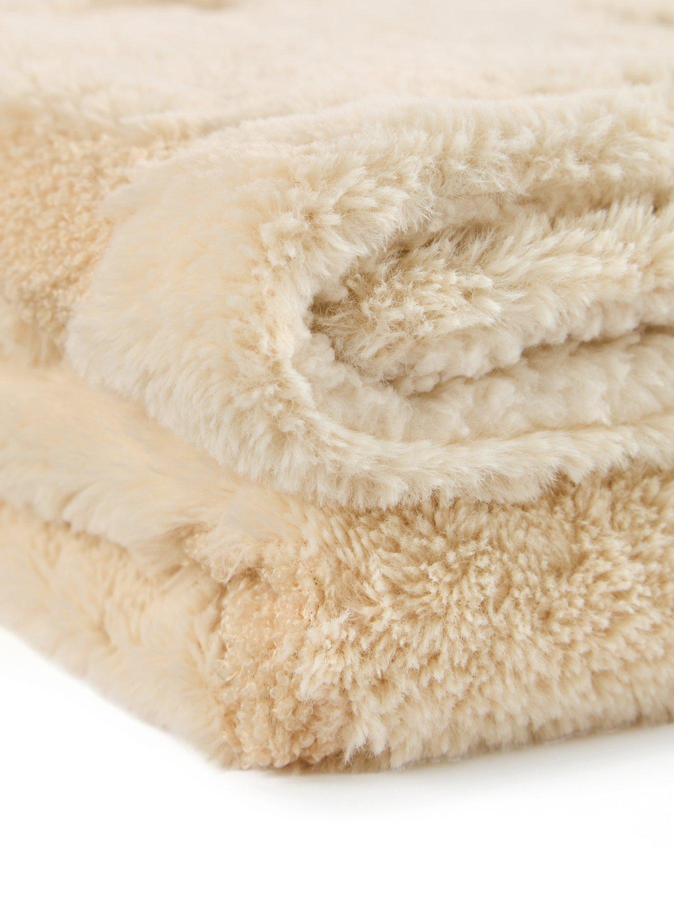 Image 6 of 6 of The Very Collection Cosy Christmas Tree Throw