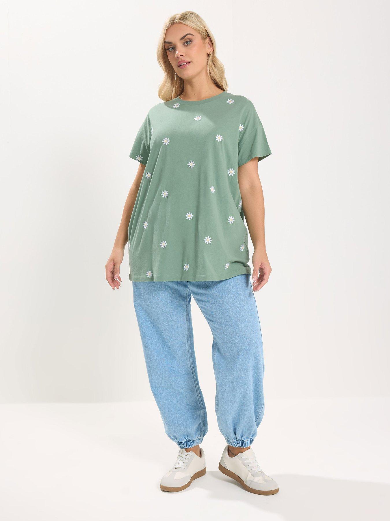 Image 3 of 5 of Yours Curve Embroidery Daisy T-Shirt - Green