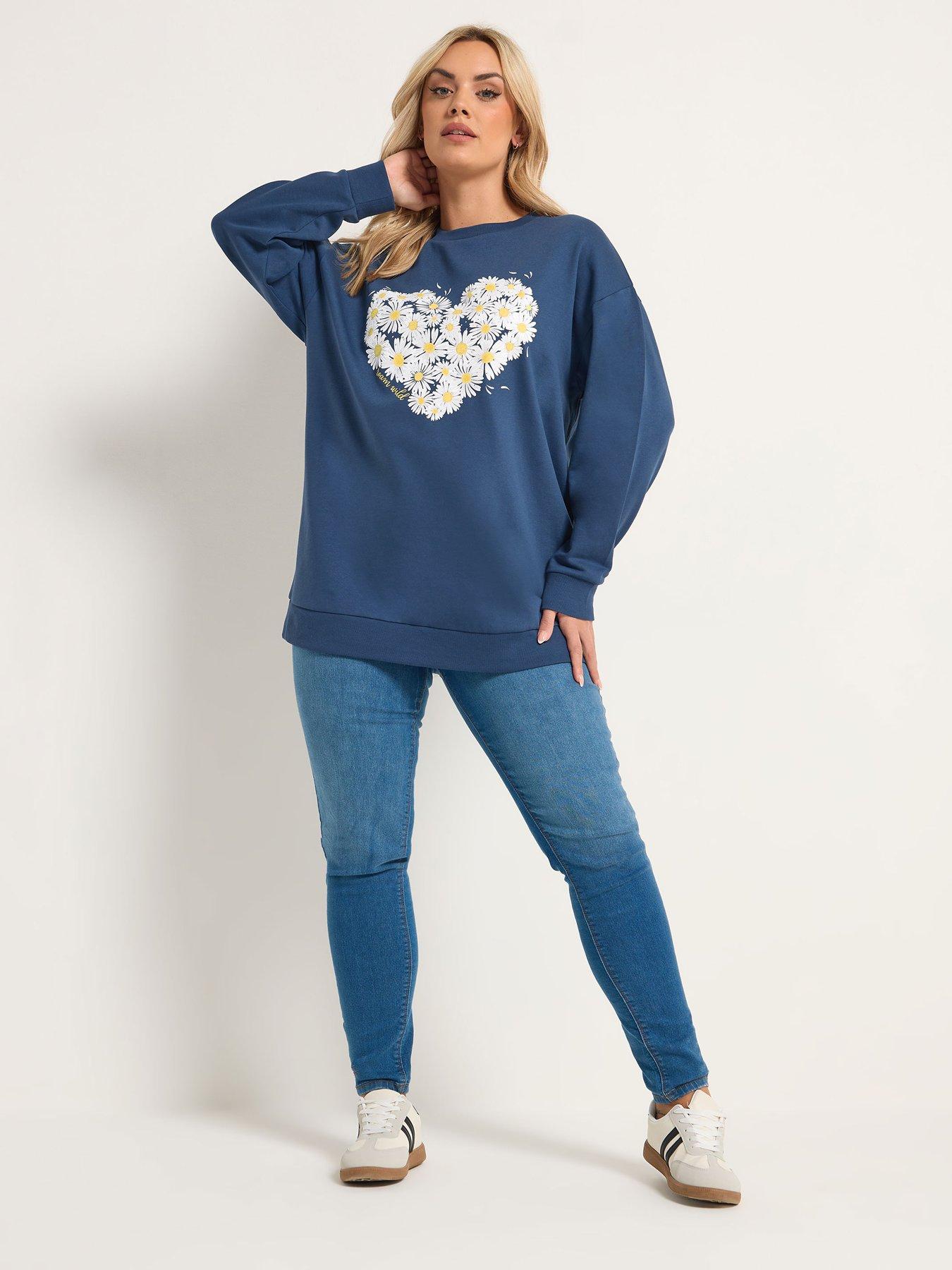 Image 3 of 5 of Yours Curve Daisy Sweatshirt - Blue