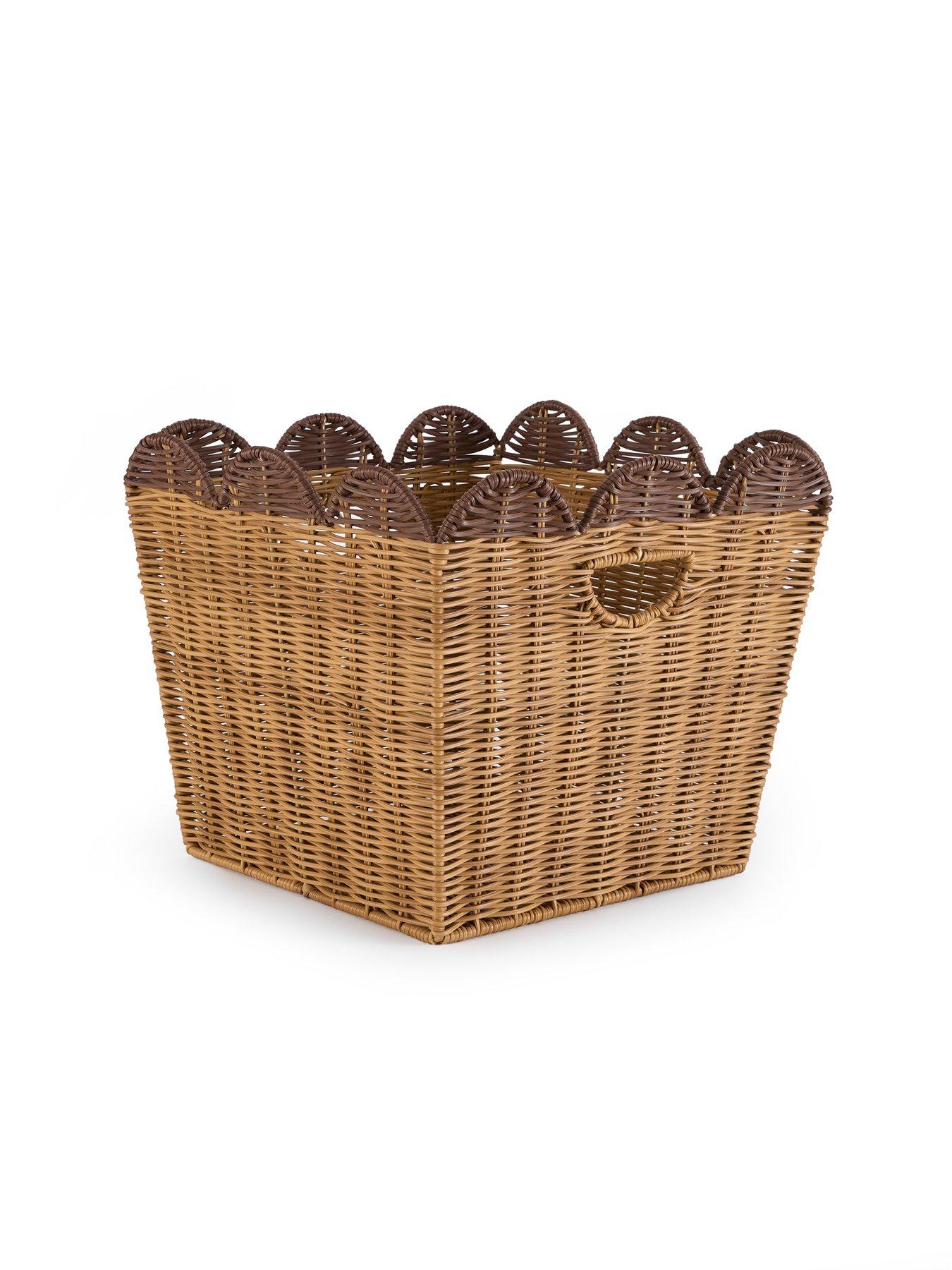 Image 3 of 8 of The Very Collection Scallop Edge Square Basket