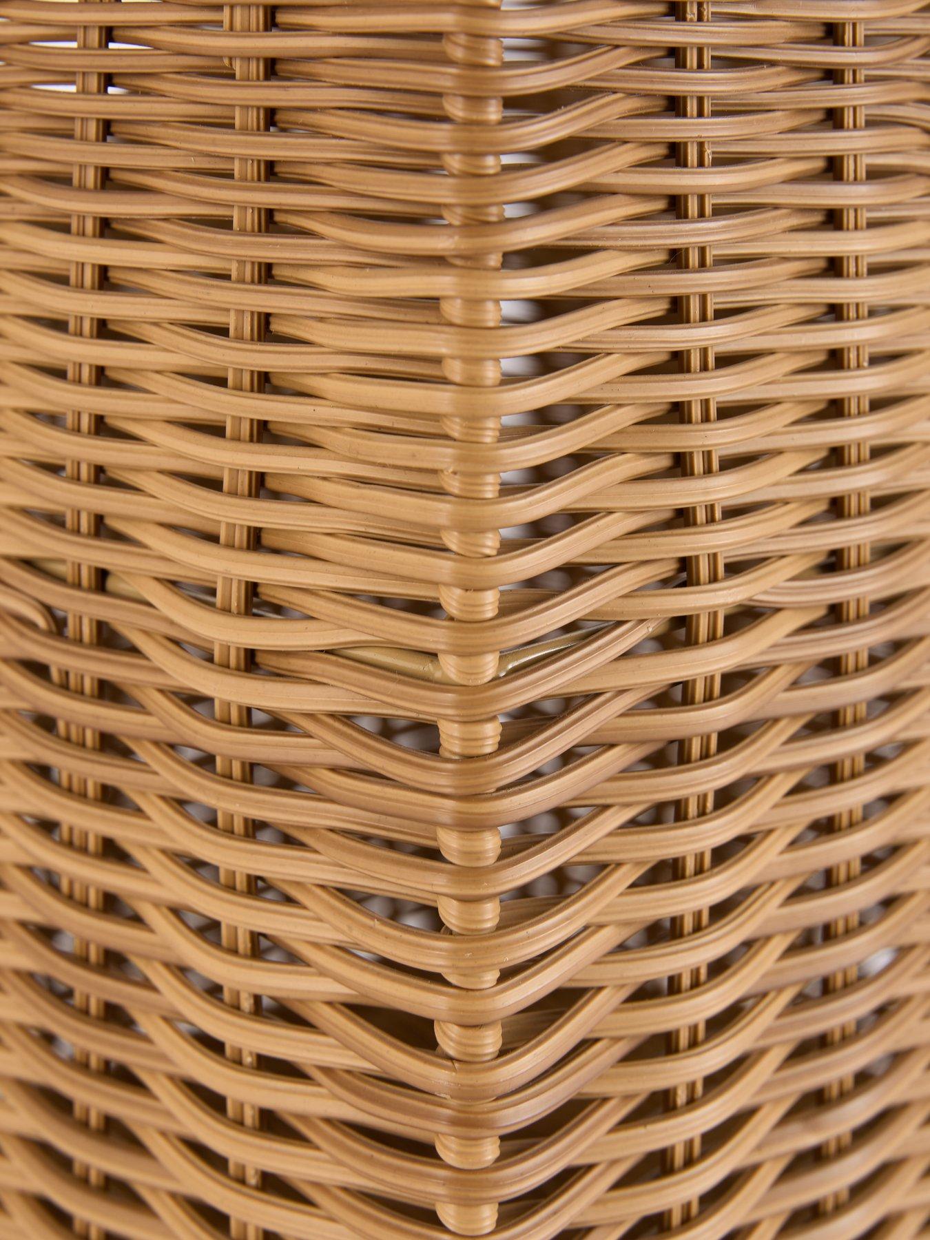 Image 7 of 8 of The Very Collection Scallop Edge Square Basket