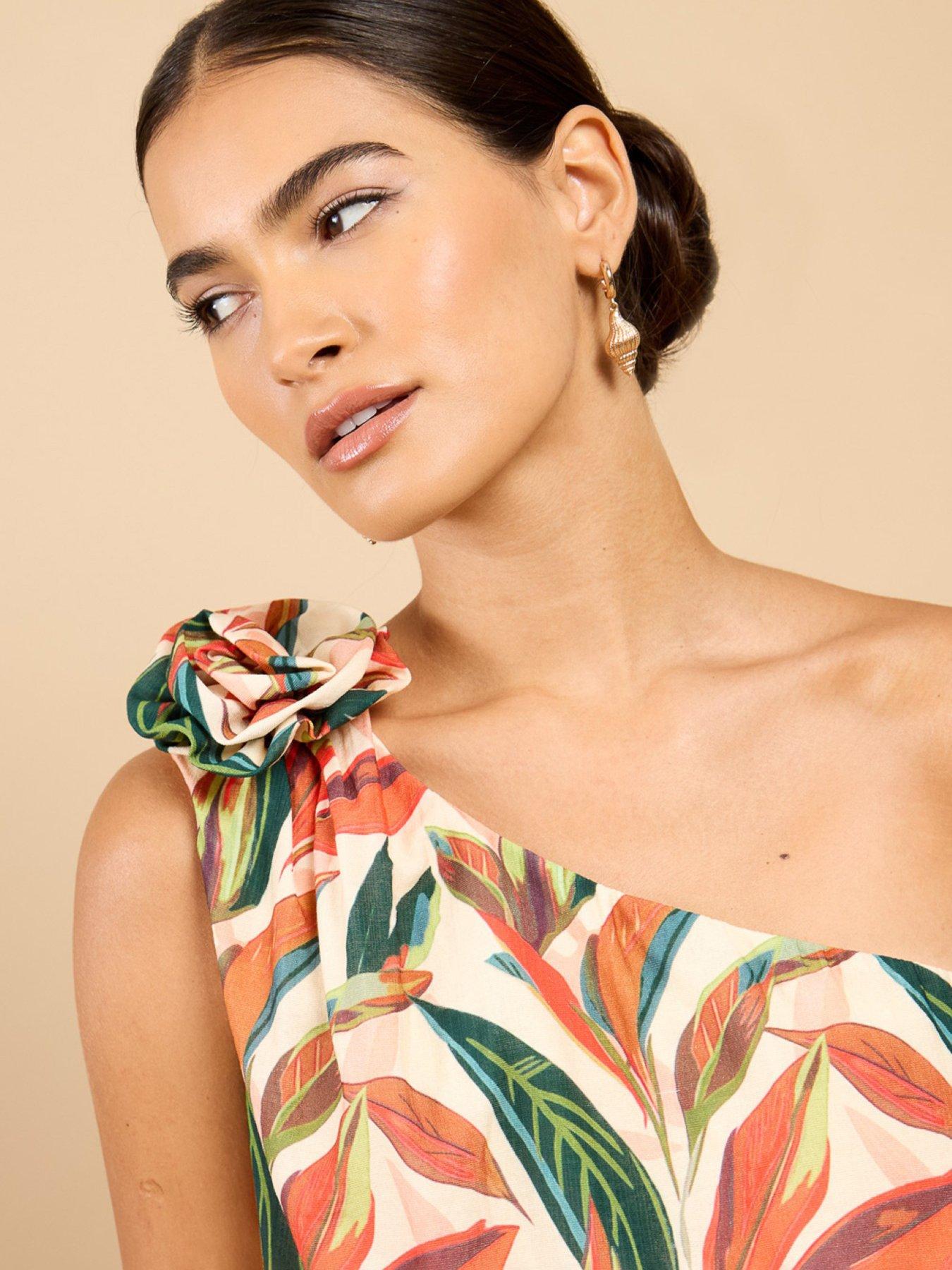 Image 4 of 4 of Little Mistress Leaf Print One-shoulder Cropped Top