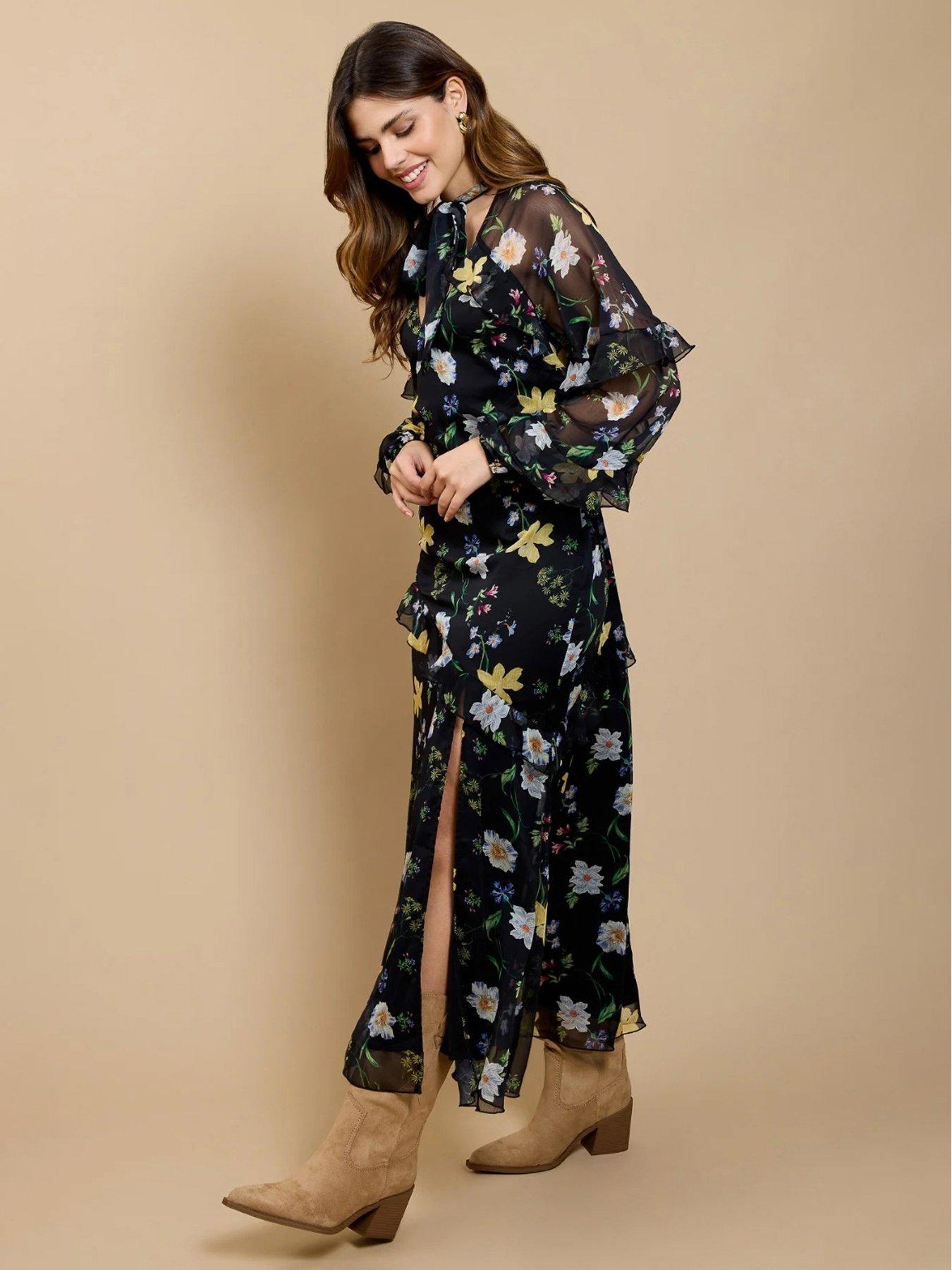 chinese dress ladies Little Mistress Lace Pleated Dress – CHIC Kuwait Luxury Outlet