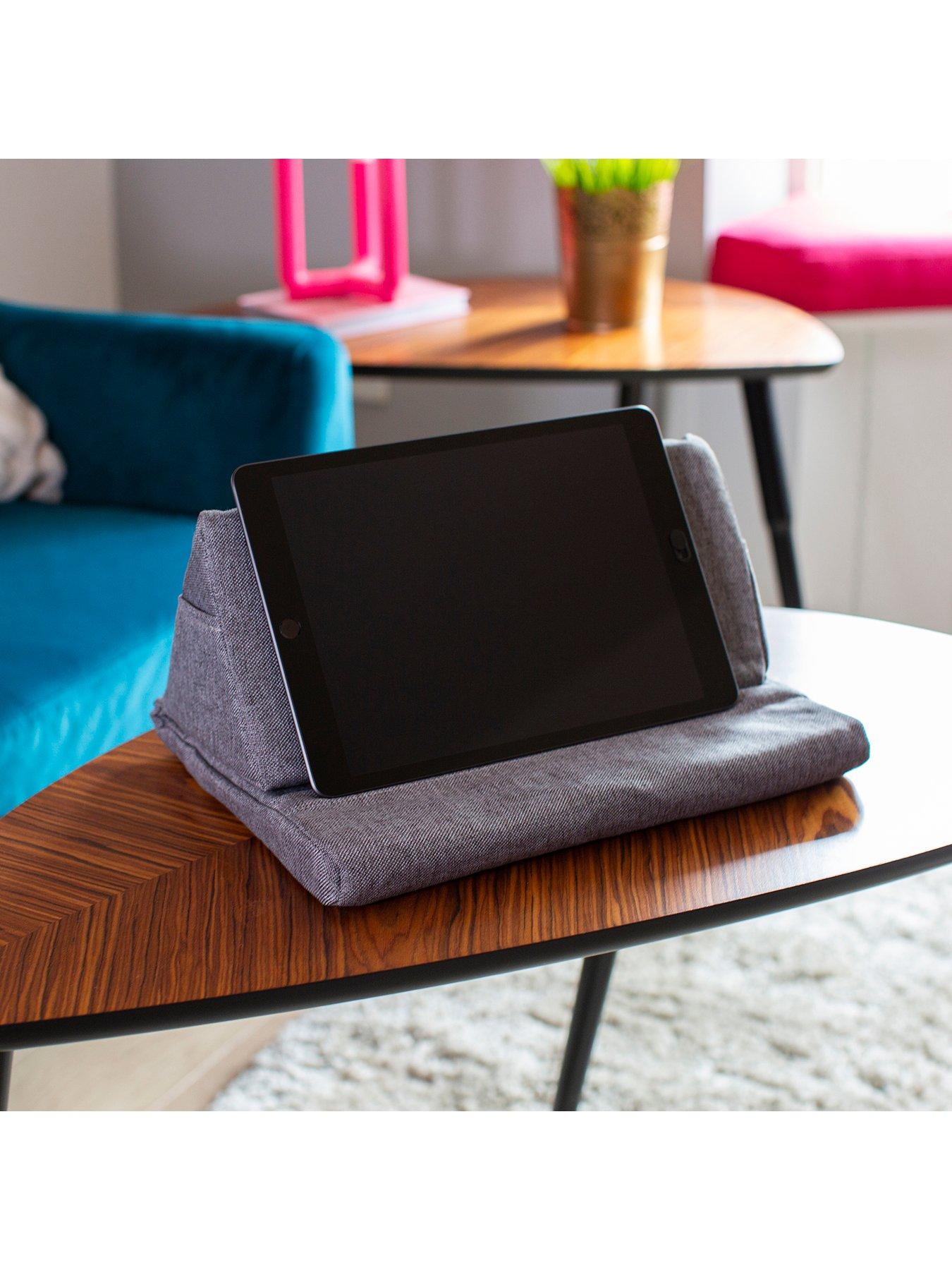 menkind-i-pad-and-tablet-cushionoutfit