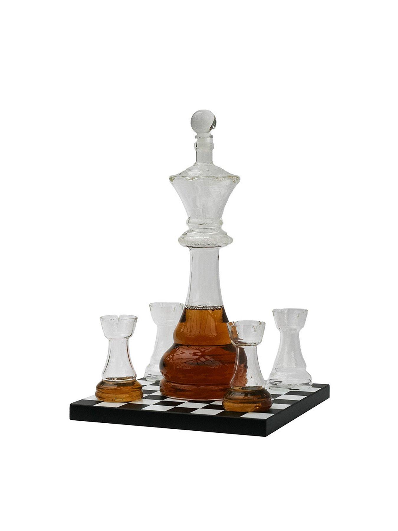 menkind-chess-decanter-setoutfit