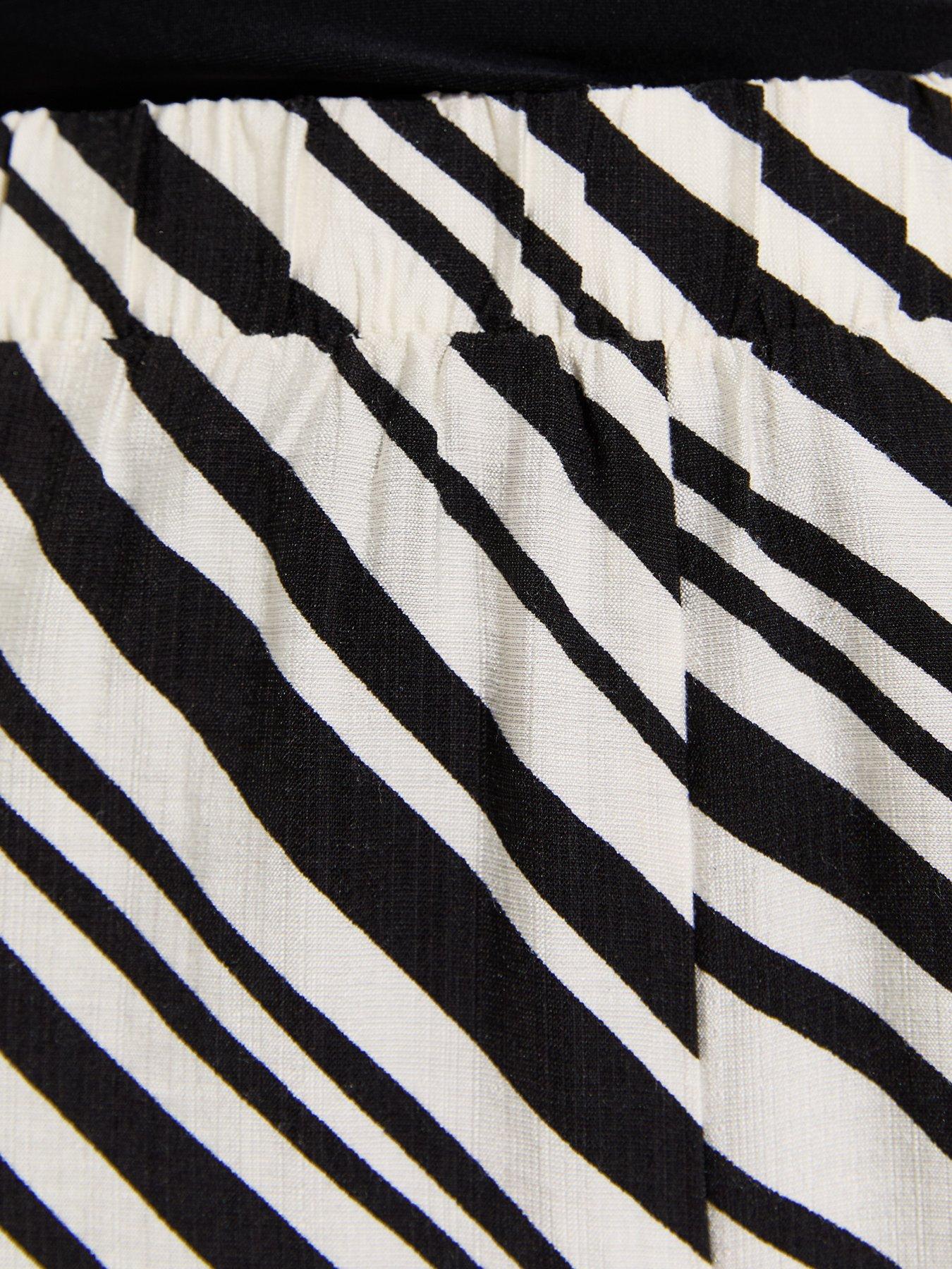 new-look-striped-wide-leg-beach-trousers-blackdetail