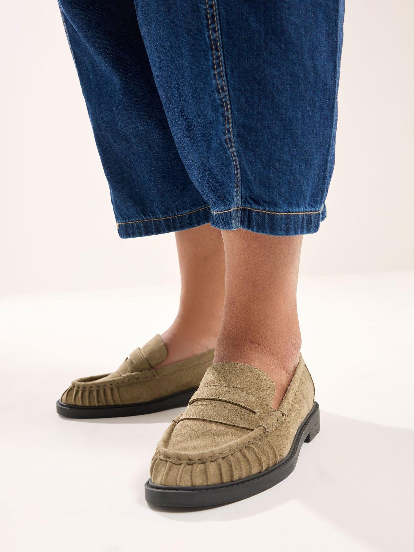 Image 4 of 4 of Yours Curve Extra Wide Fit Ruched Loafer