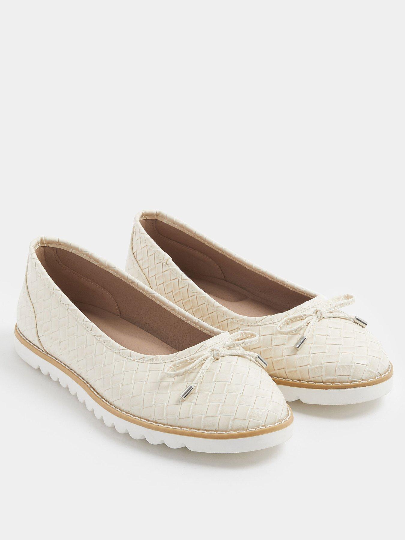Image 2 of 4 of Yours Curve Wide Fit Textured Ballet Shoe - White