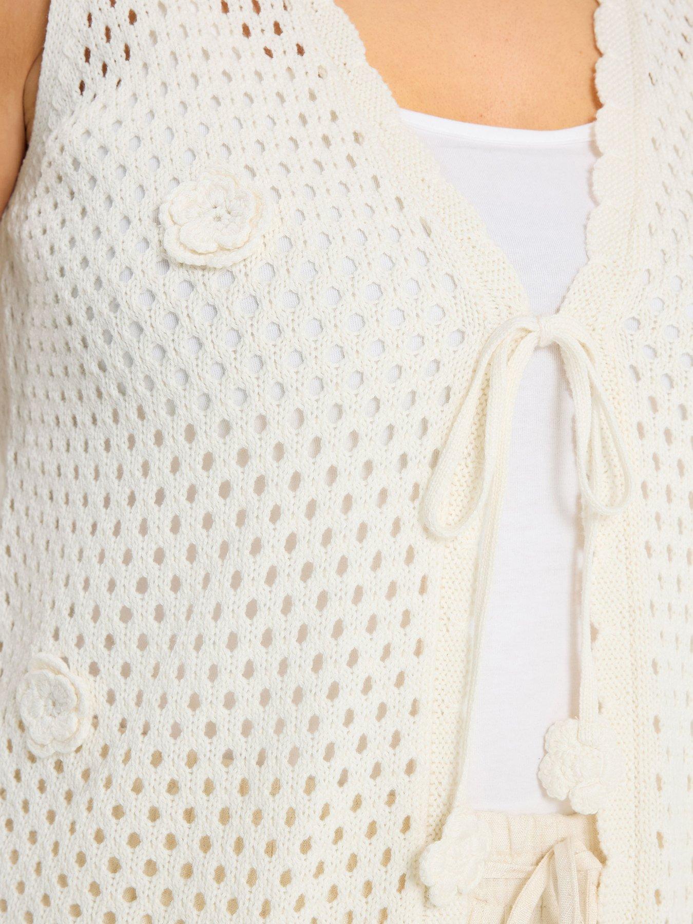 yours-curve-3d-floral-placement-knitted-vestoutfit