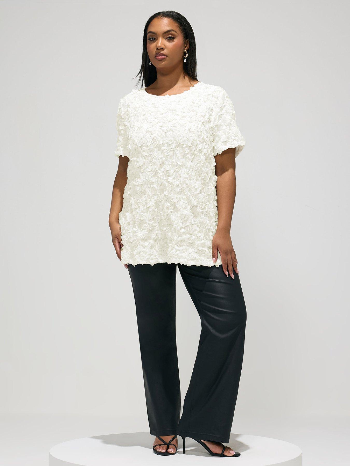 Image 3 of 5 of Yours Curve 3D Abstract Top - White