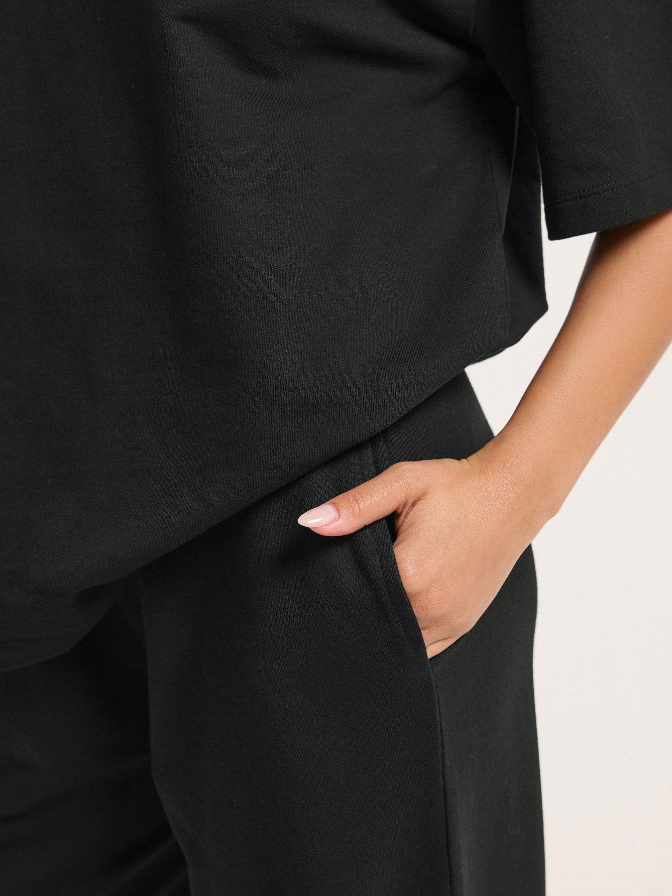 pixiegirl-petite-wide-leg-joggers-blackoutfit