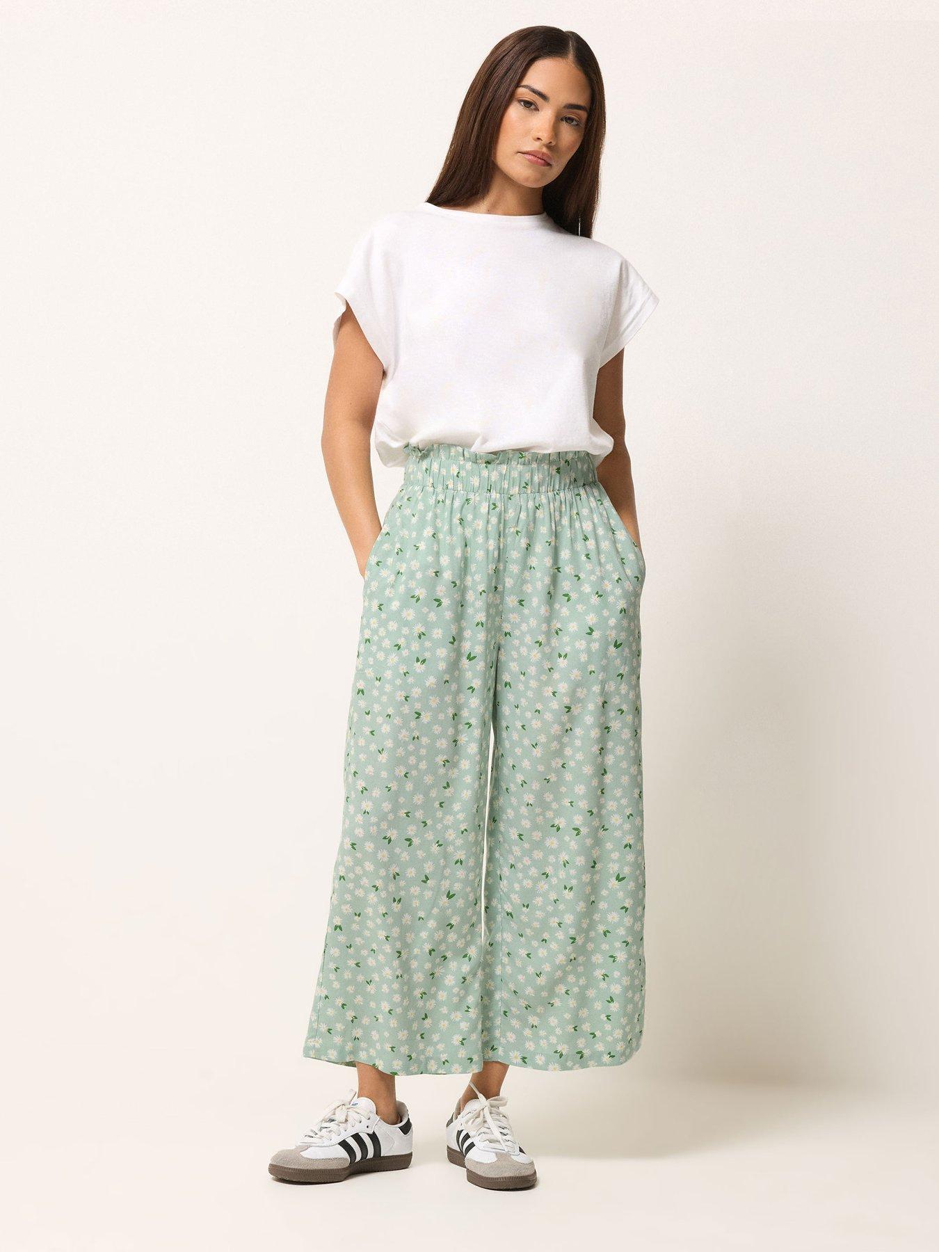Image 3 of 4 of PixieGirl Petite Daisy Wide Leg Crop Trousers - Green