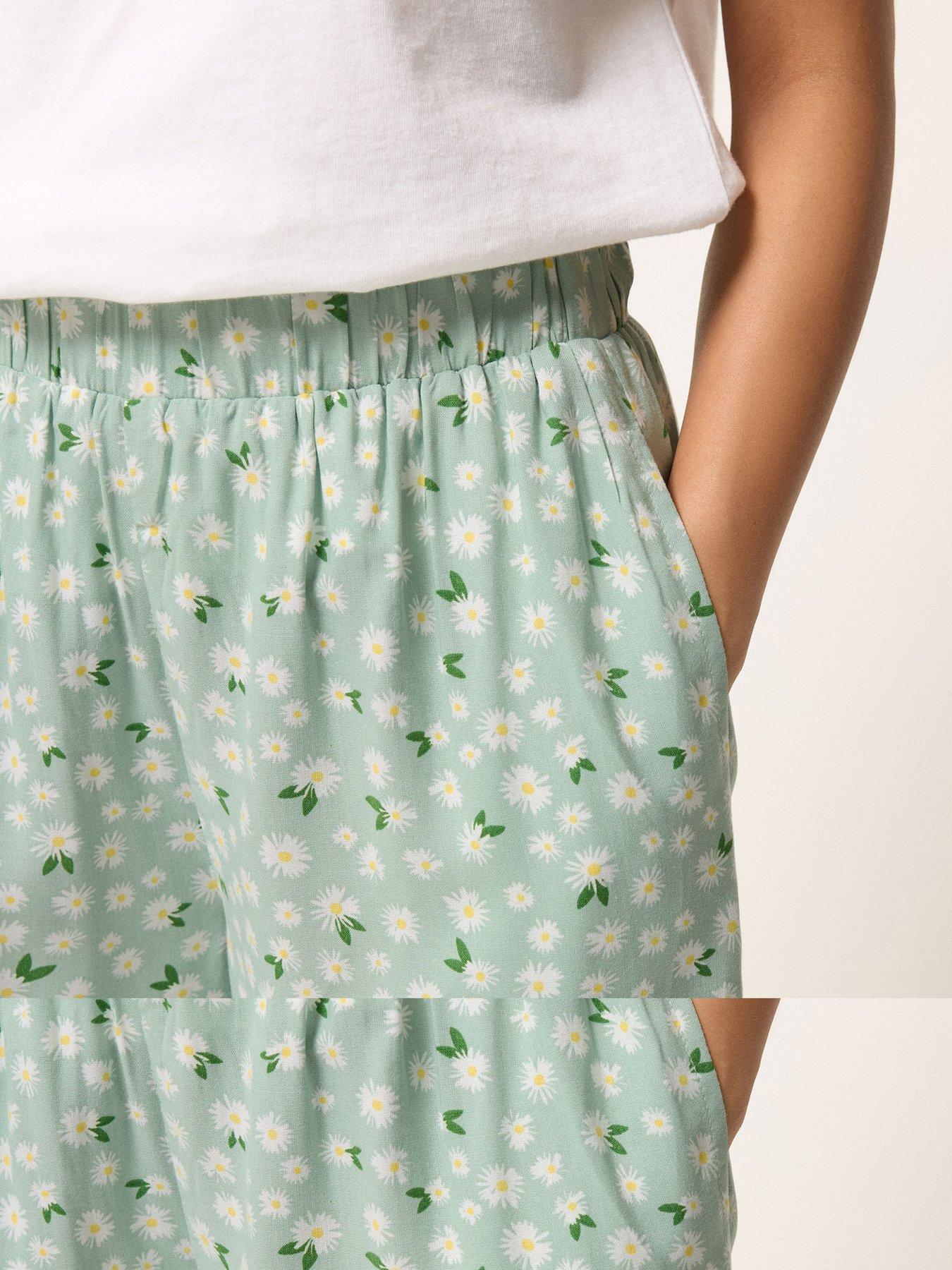 Image 4 of 4 of PixieGirl Petite Daisy Wide Leg Crop Trousers - Green