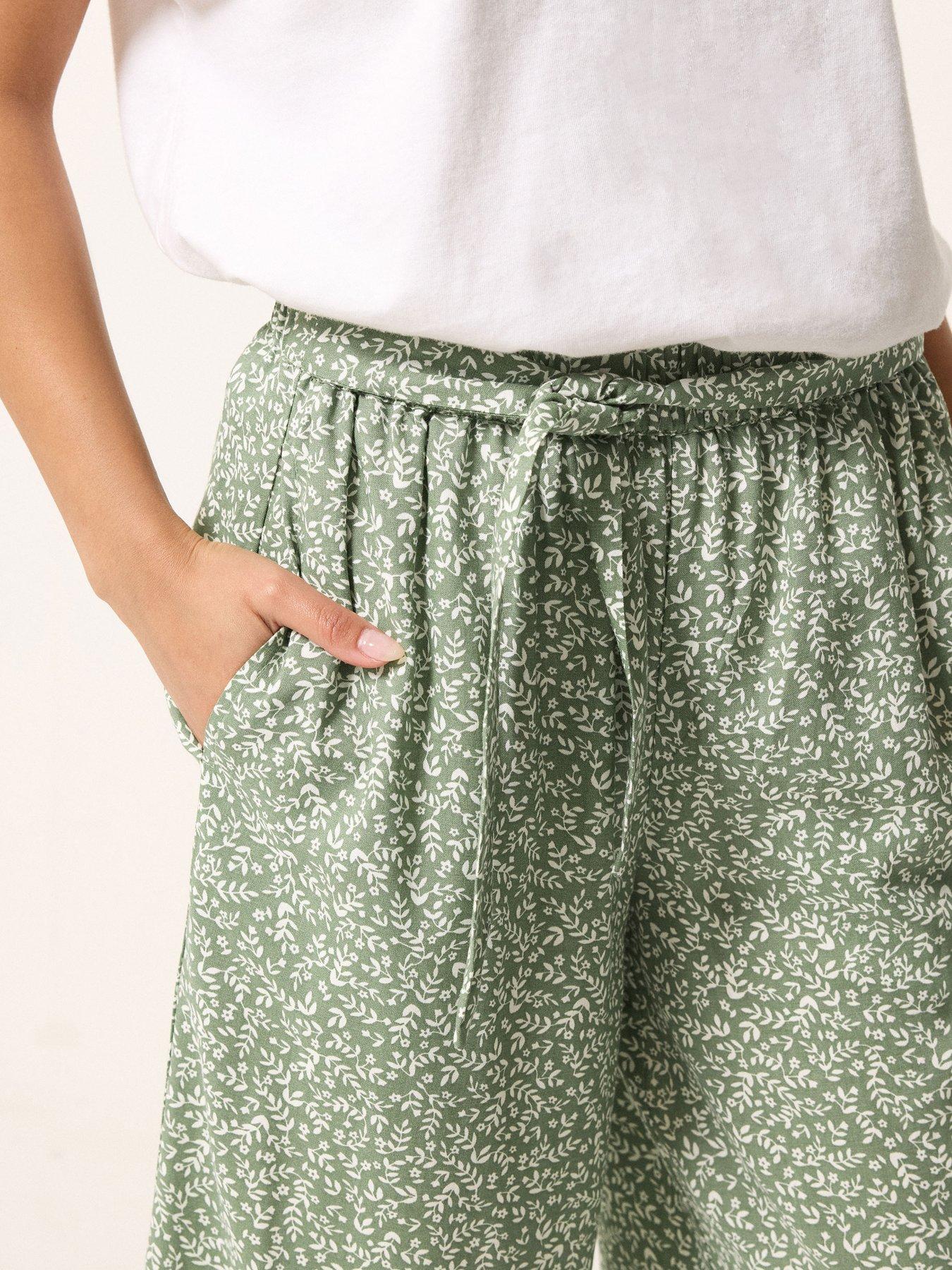 pixiegirl-petite-leaf-print-wide-leg-crop-trousers-greenoutfit