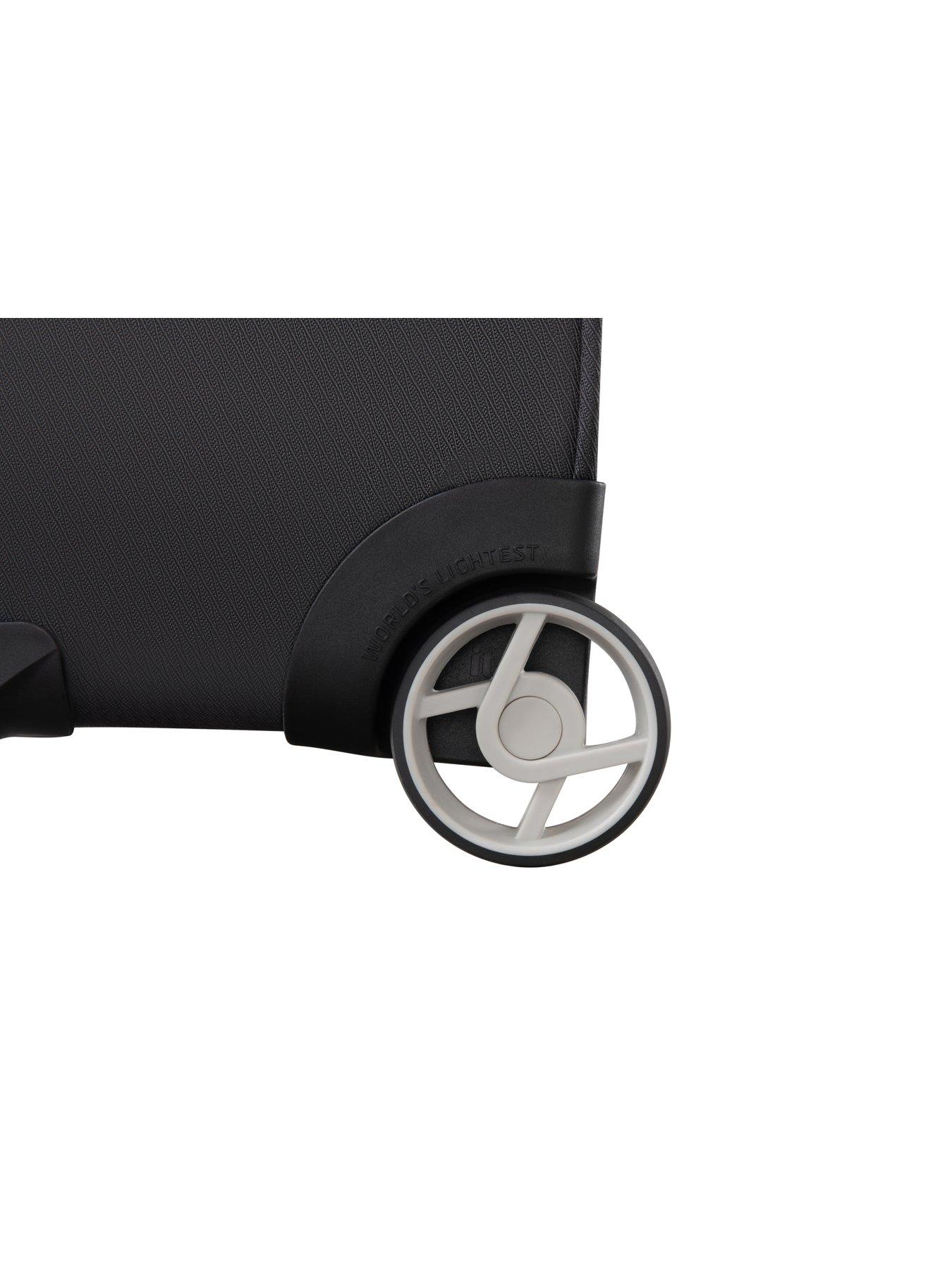 it-luggage-popstar-black-worlds-lightest-wide-handle-large-suitcasedetail