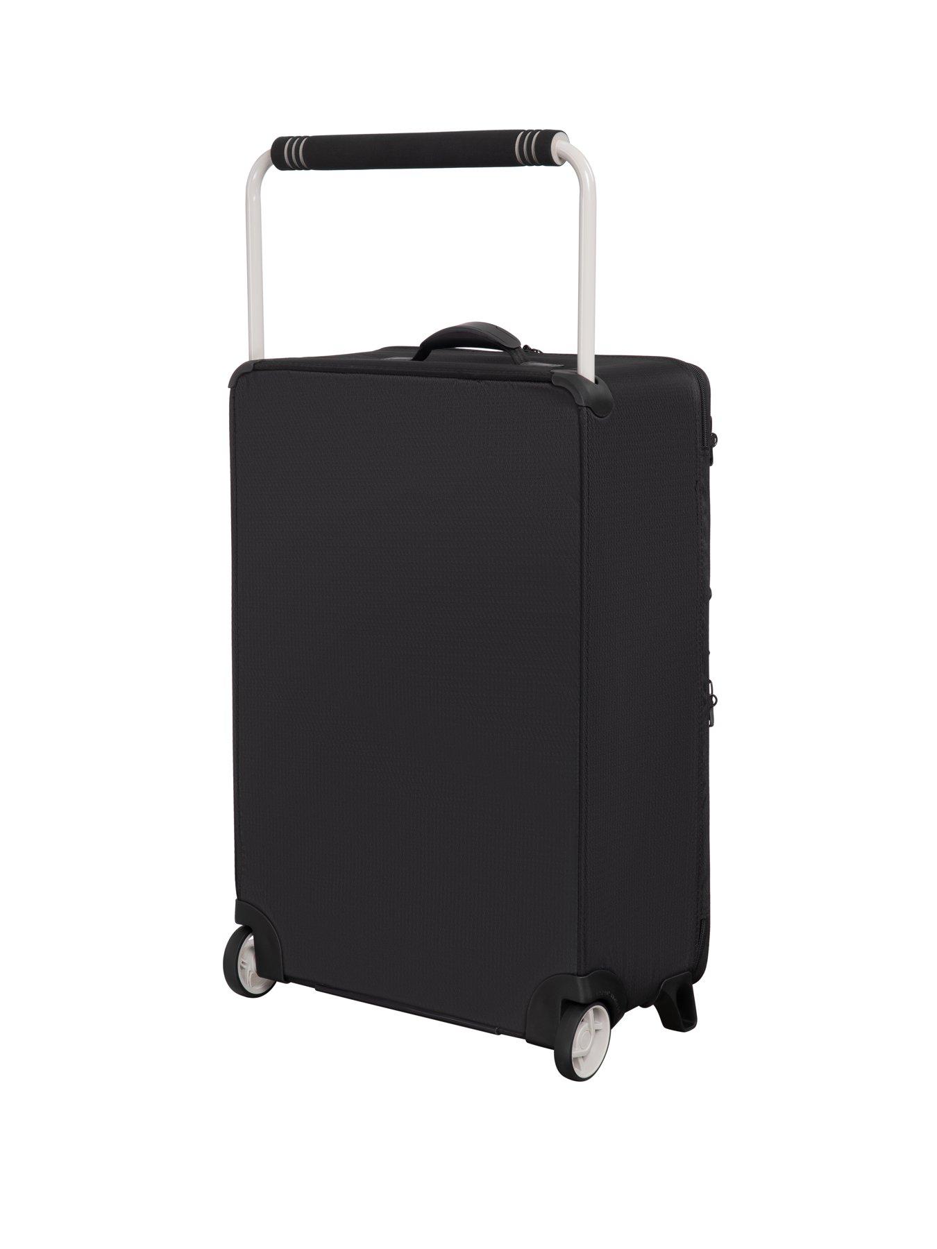 it-luggage-popstar-black-worlds-lightest-wide-handle-medium-suitcaseoutfit