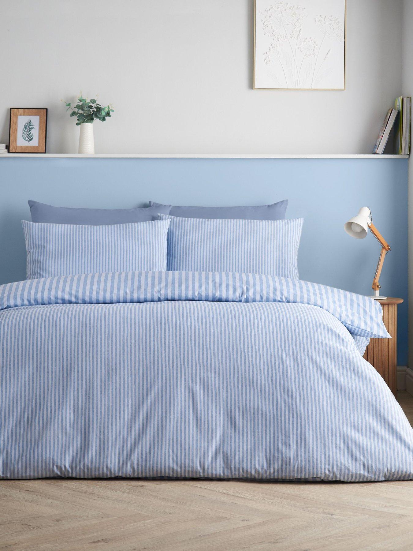 catherine-lansfield-epping-textured-stripe-blue-super-king-duvet-setoutfit