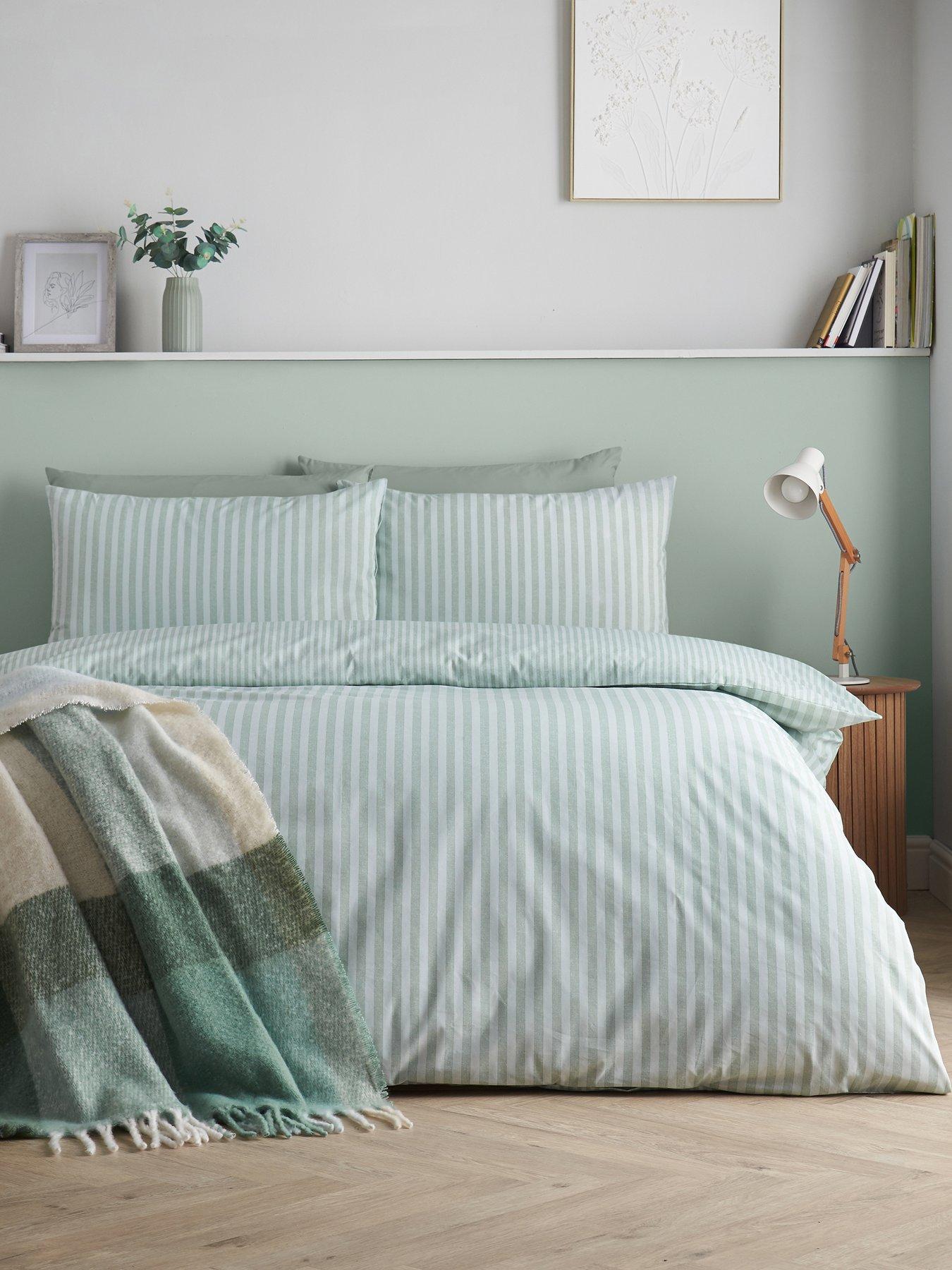 catherine-lansfield-epping-textured-stripe-green-duvet-setfront