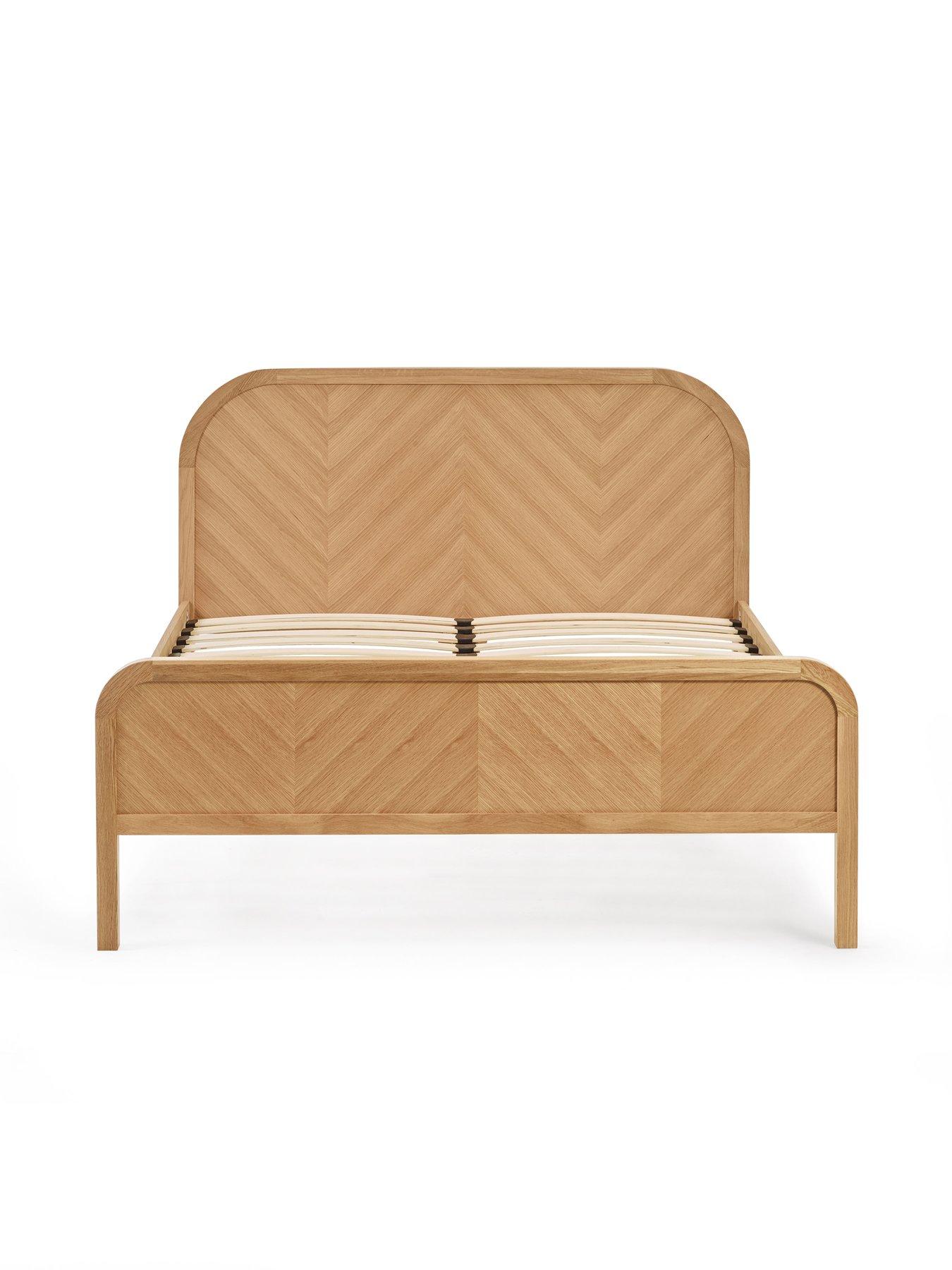 Image 3 of 7 of Julian Bowen Milo Oak Chevron Bed - King