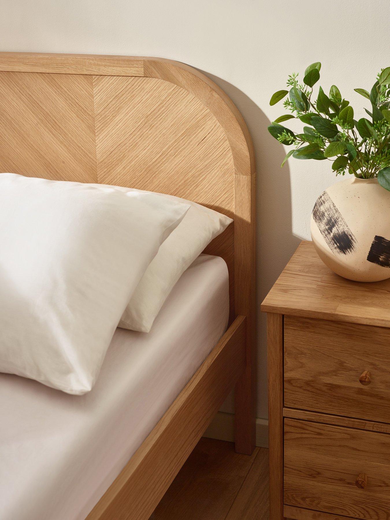 Image 5 of 7 of Julian Bowen Milo Oak Chevron Bed - King