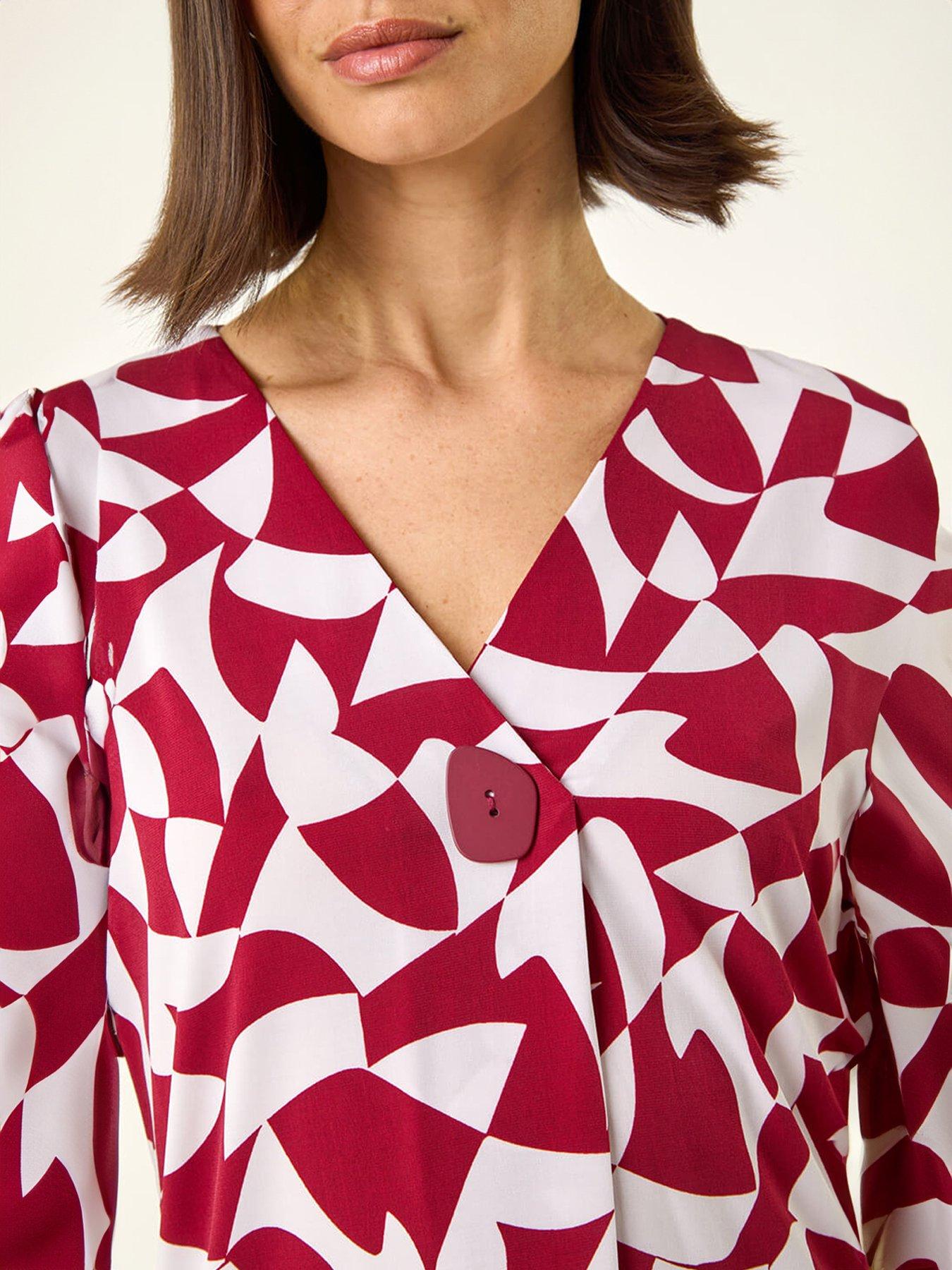 roman-abstract-print-v-neck-stretch-topdetail