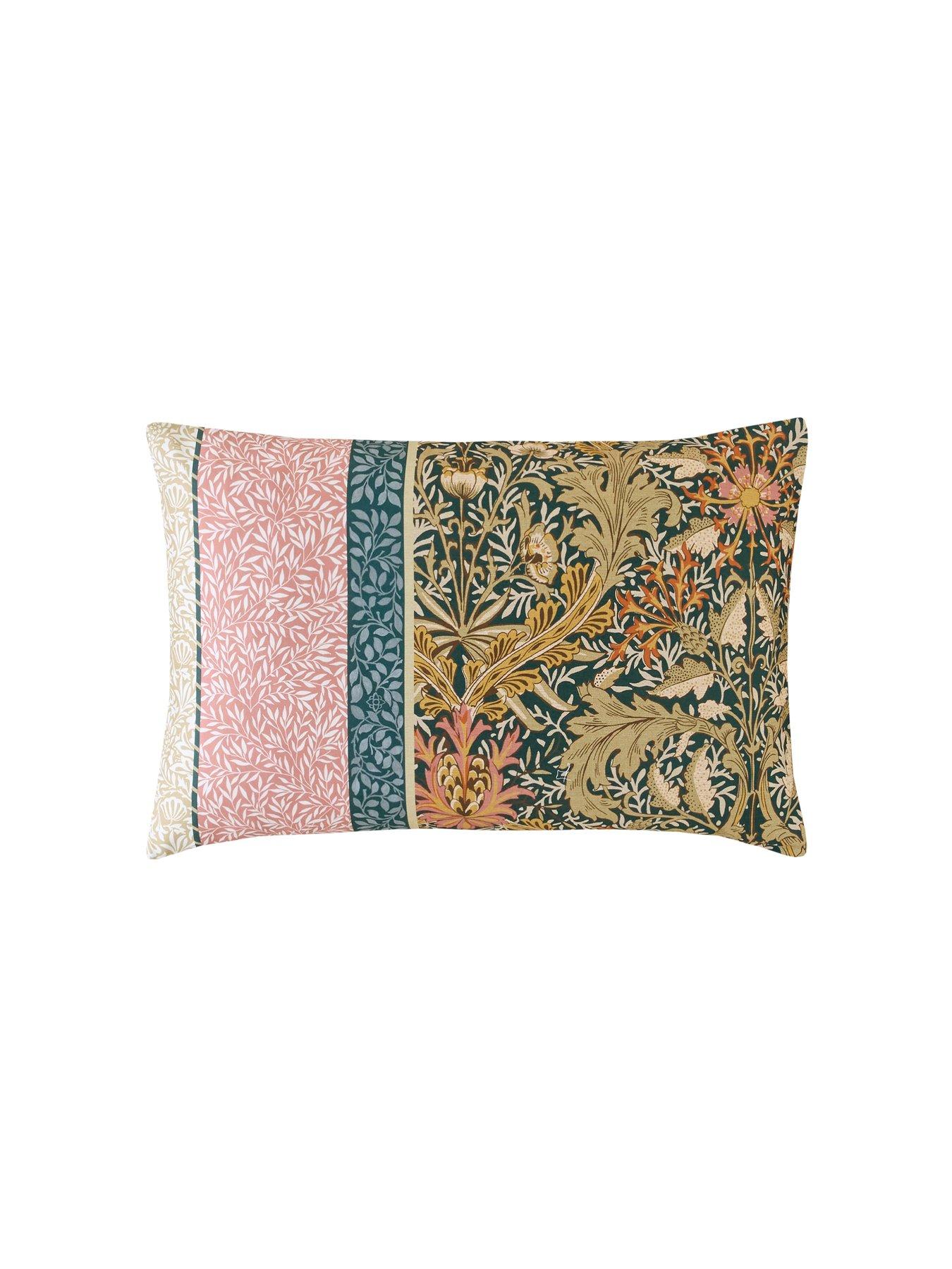 Image 4 of 7 of William Morris at Home Kelmscott Super Quilt Set