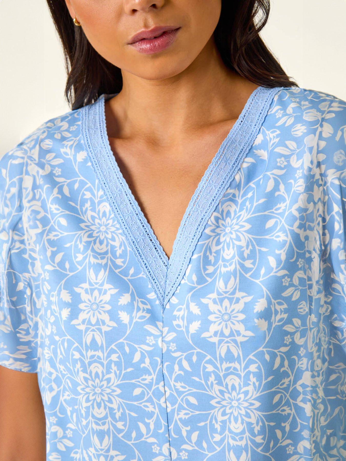roman-petite-v-neck-trim-stretch-topdetail