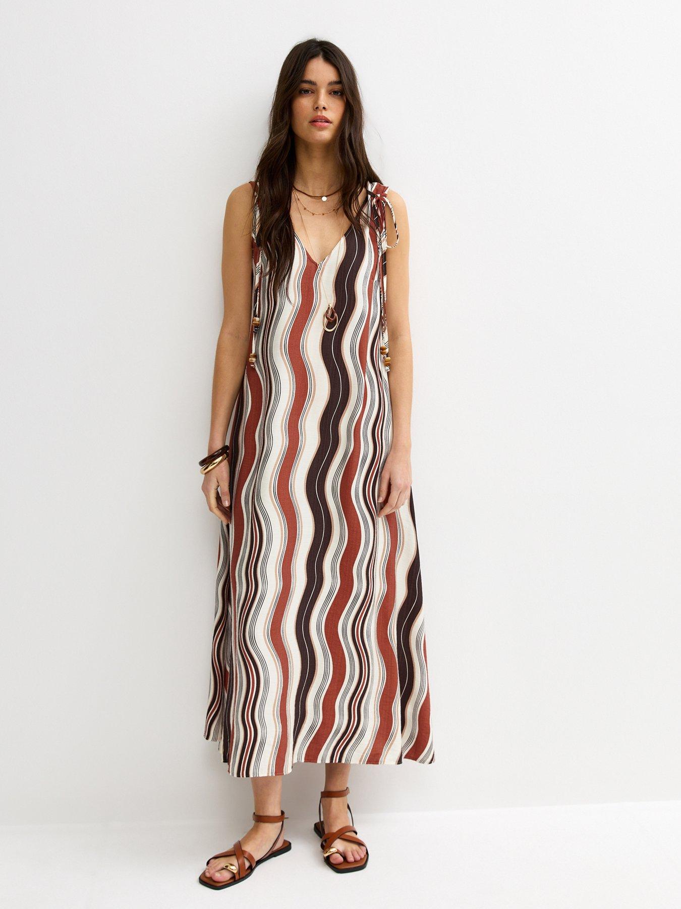 New Look Wavy Print Ruched Shoulder Smock Midi Dress - Brown