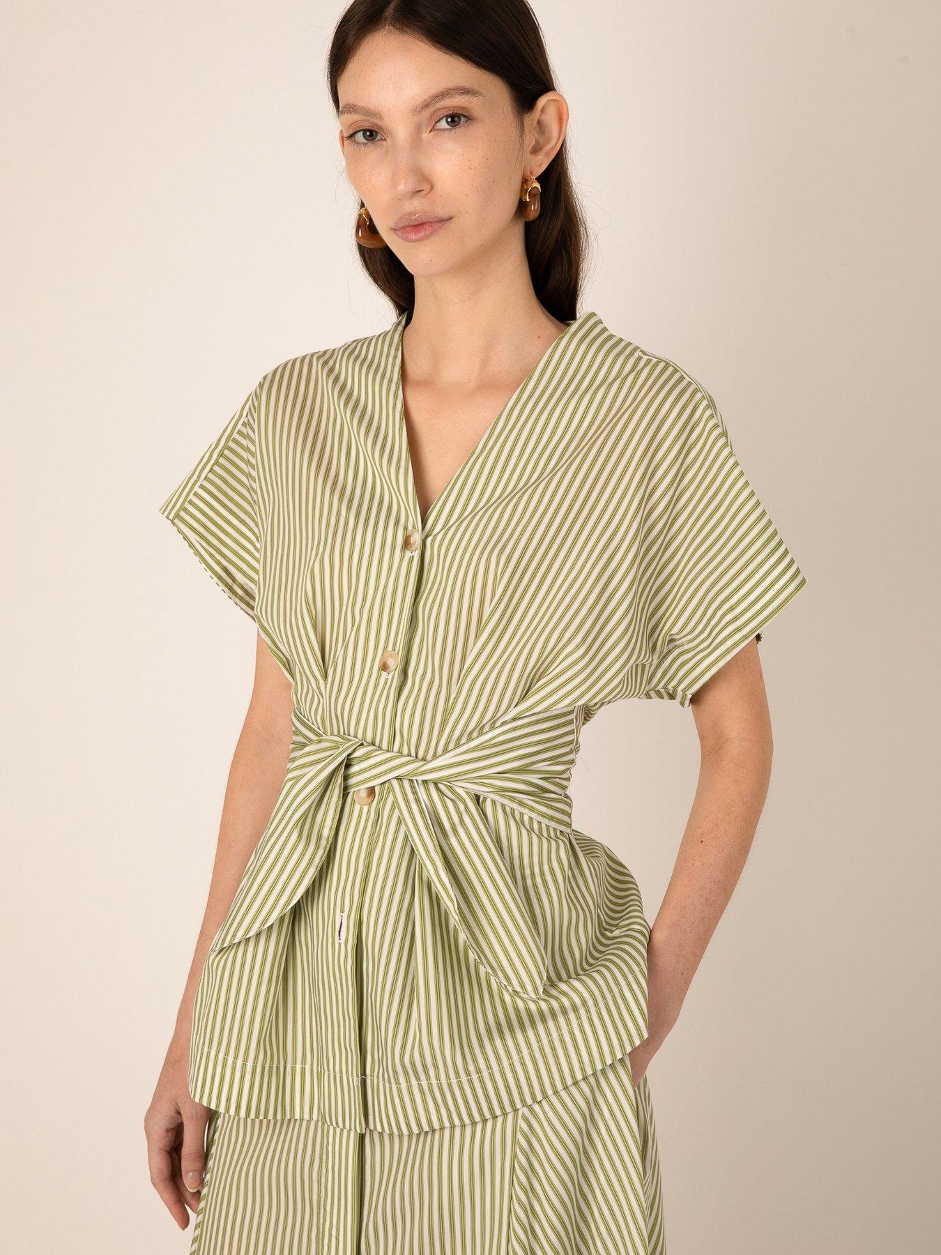 vivere-reese-v-neck-waisted-topoutfit