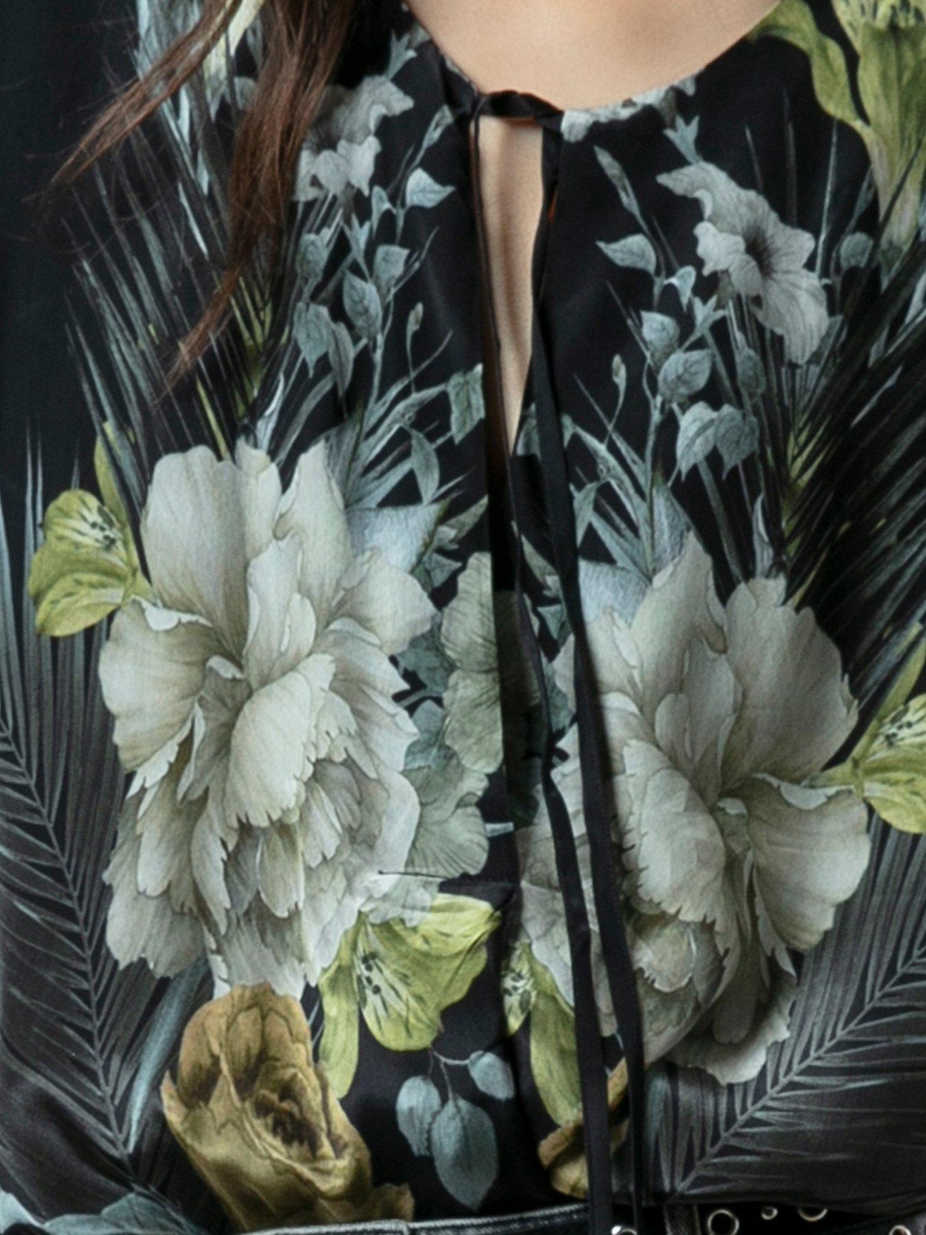 religion-taylor-loose-blousedetail