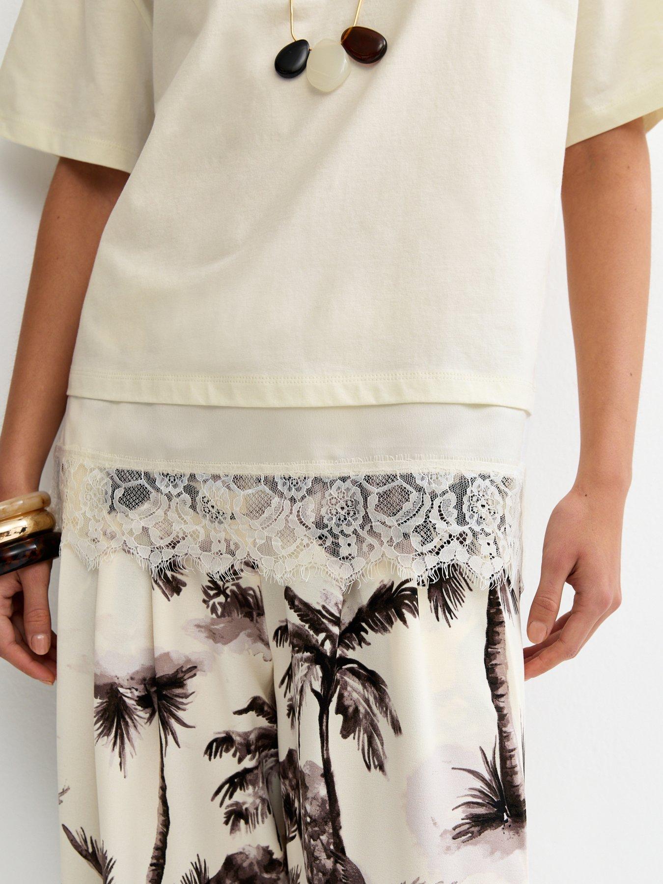 new-look-satin-lace-hem-oversized-t-shirt-whiteoutfit